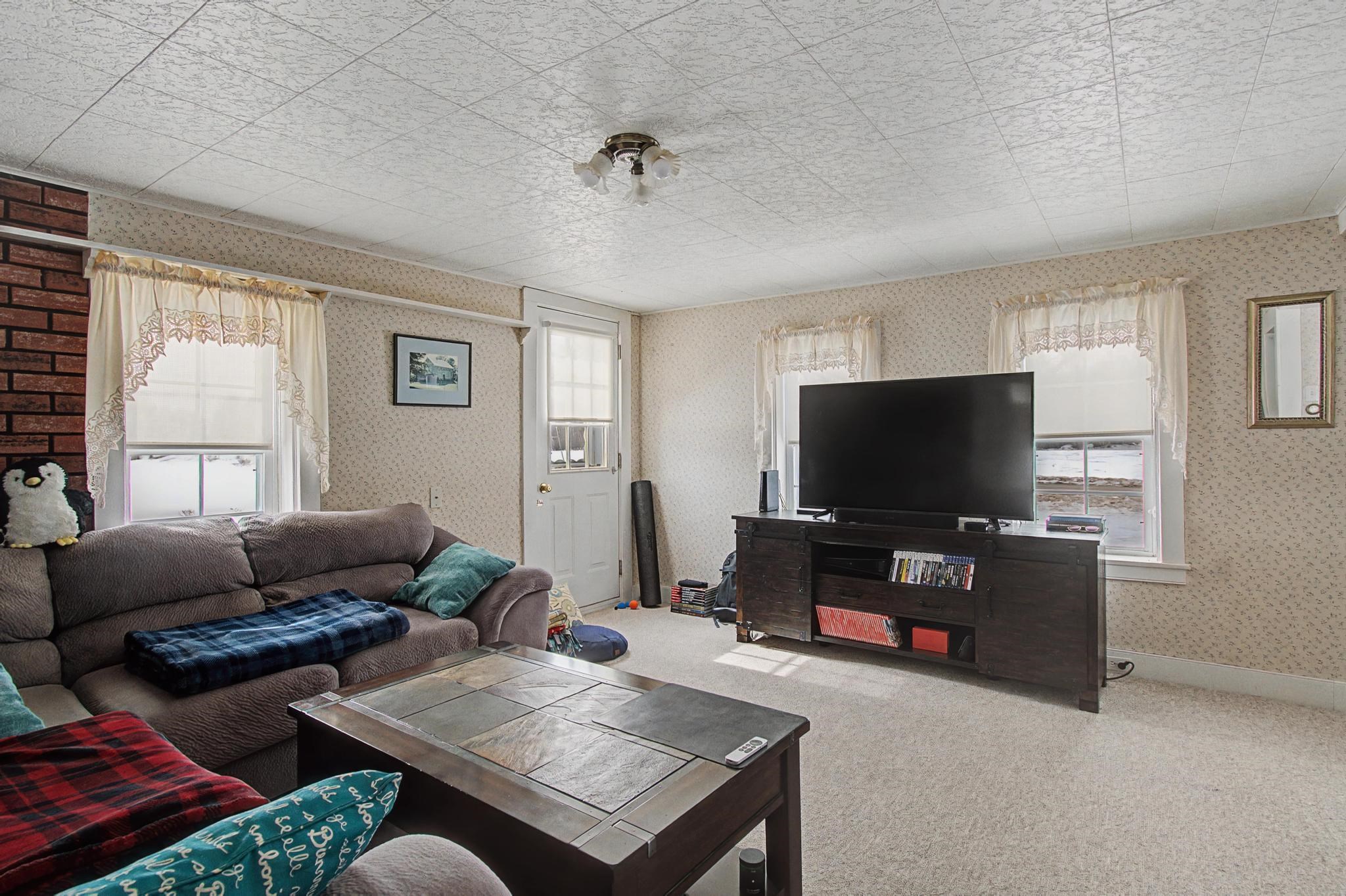 1559 Swamp Road Property Photo 12