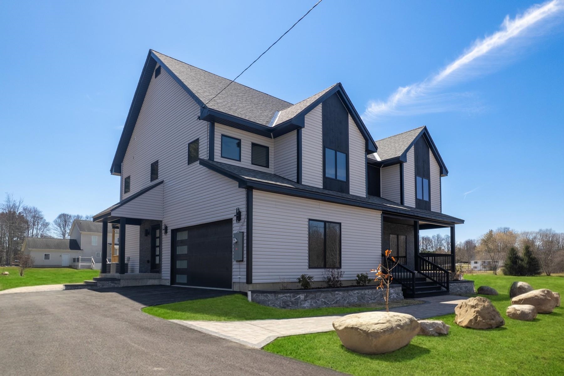 20 Sherwood Road Property Photo 2