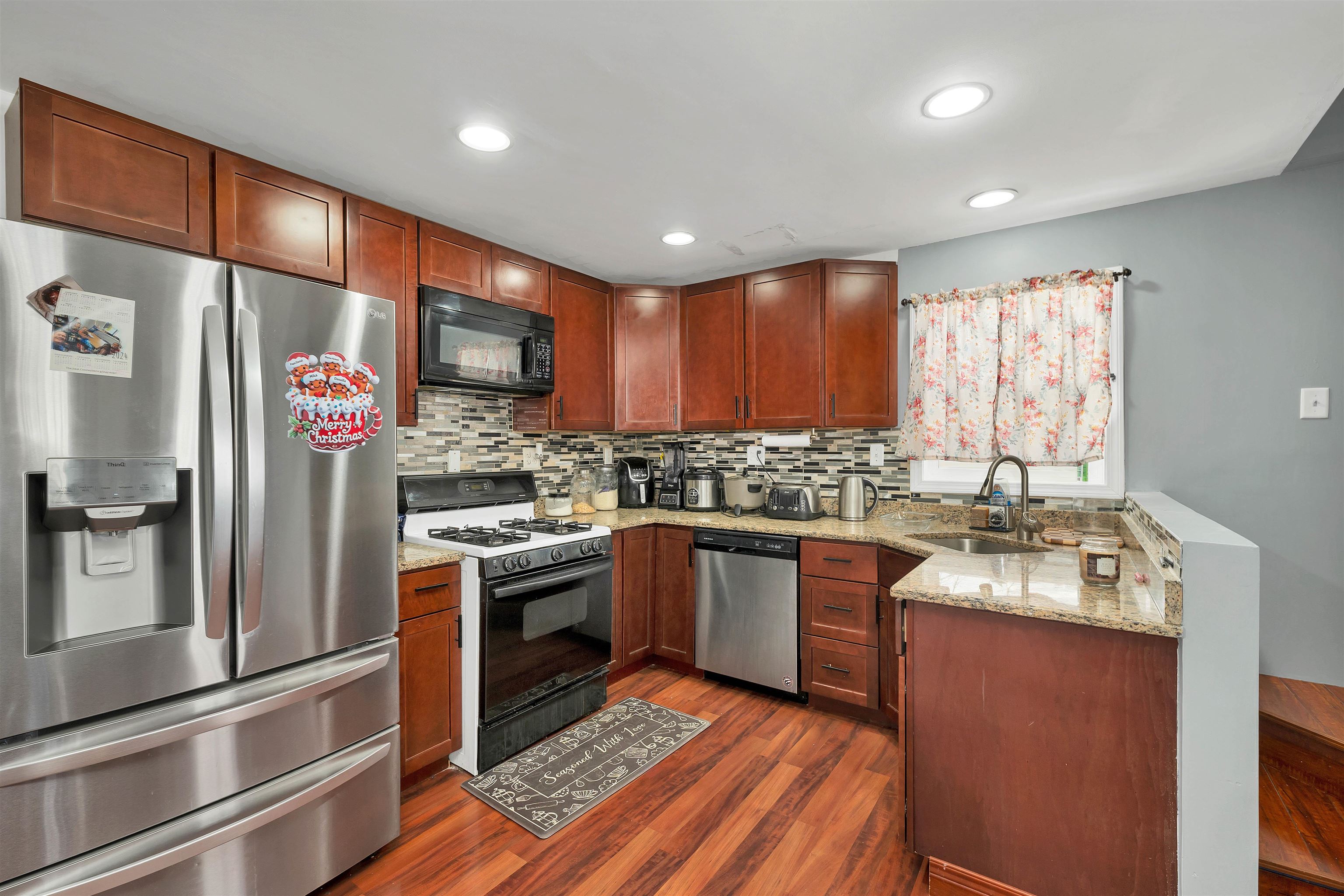 5 Howard Street Property Photo 8