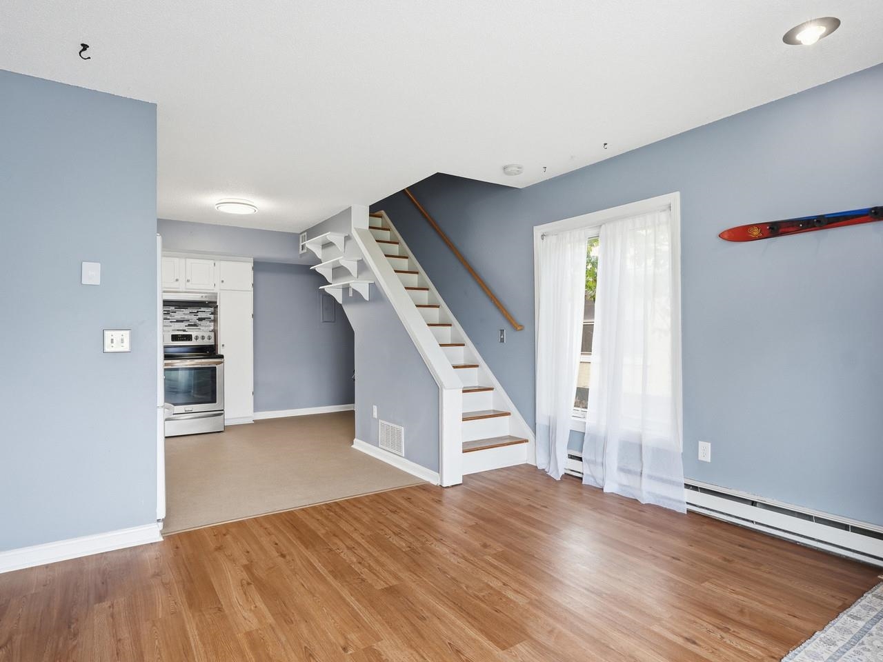 297 College Street Property Photo 5