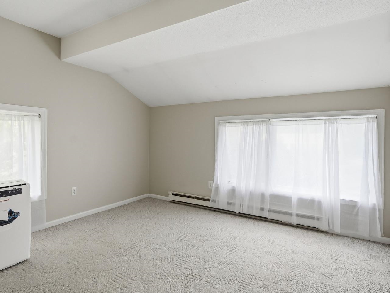 297 College Street Property Photo 12