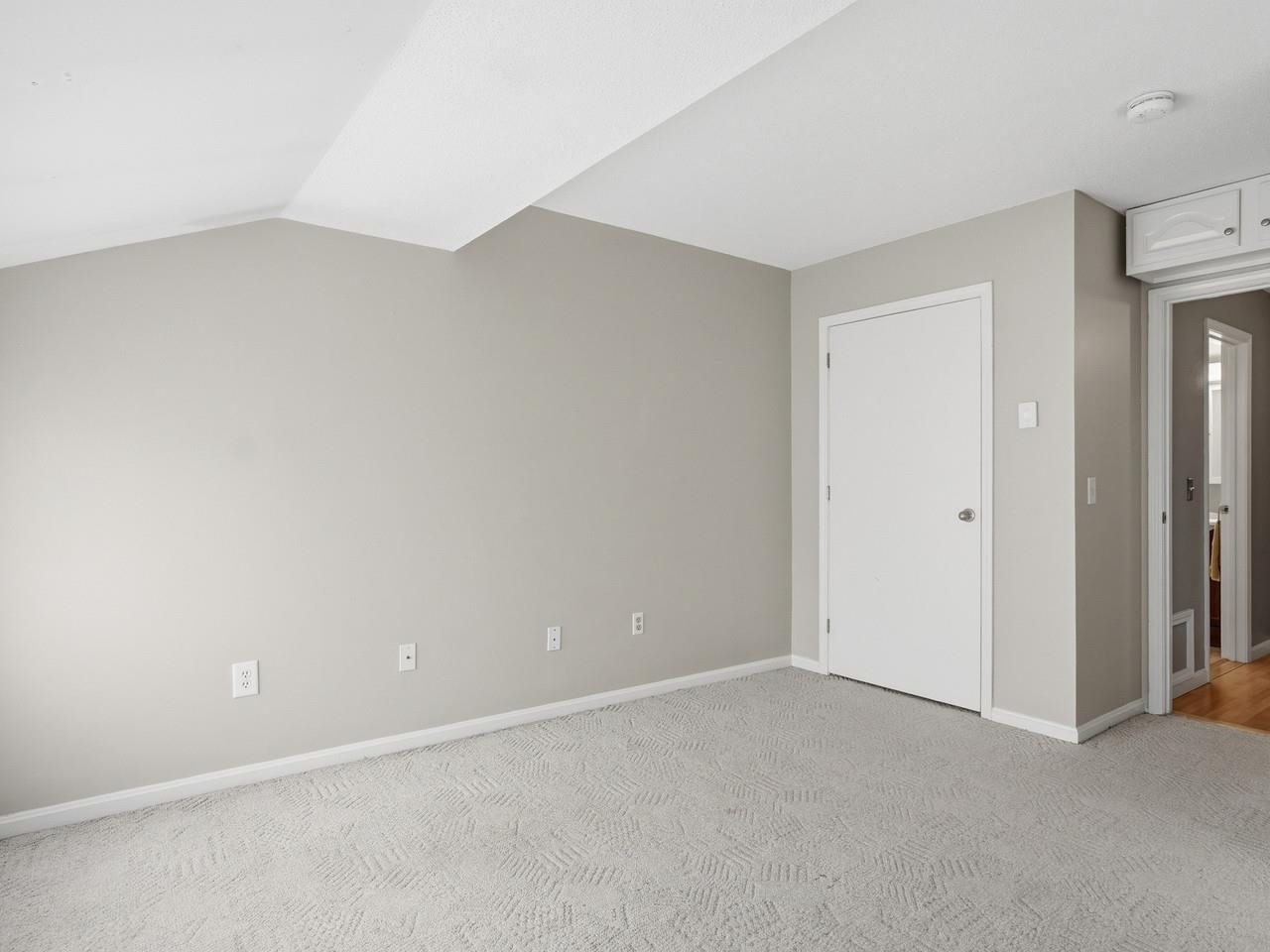 297 College Street Property Photo 13