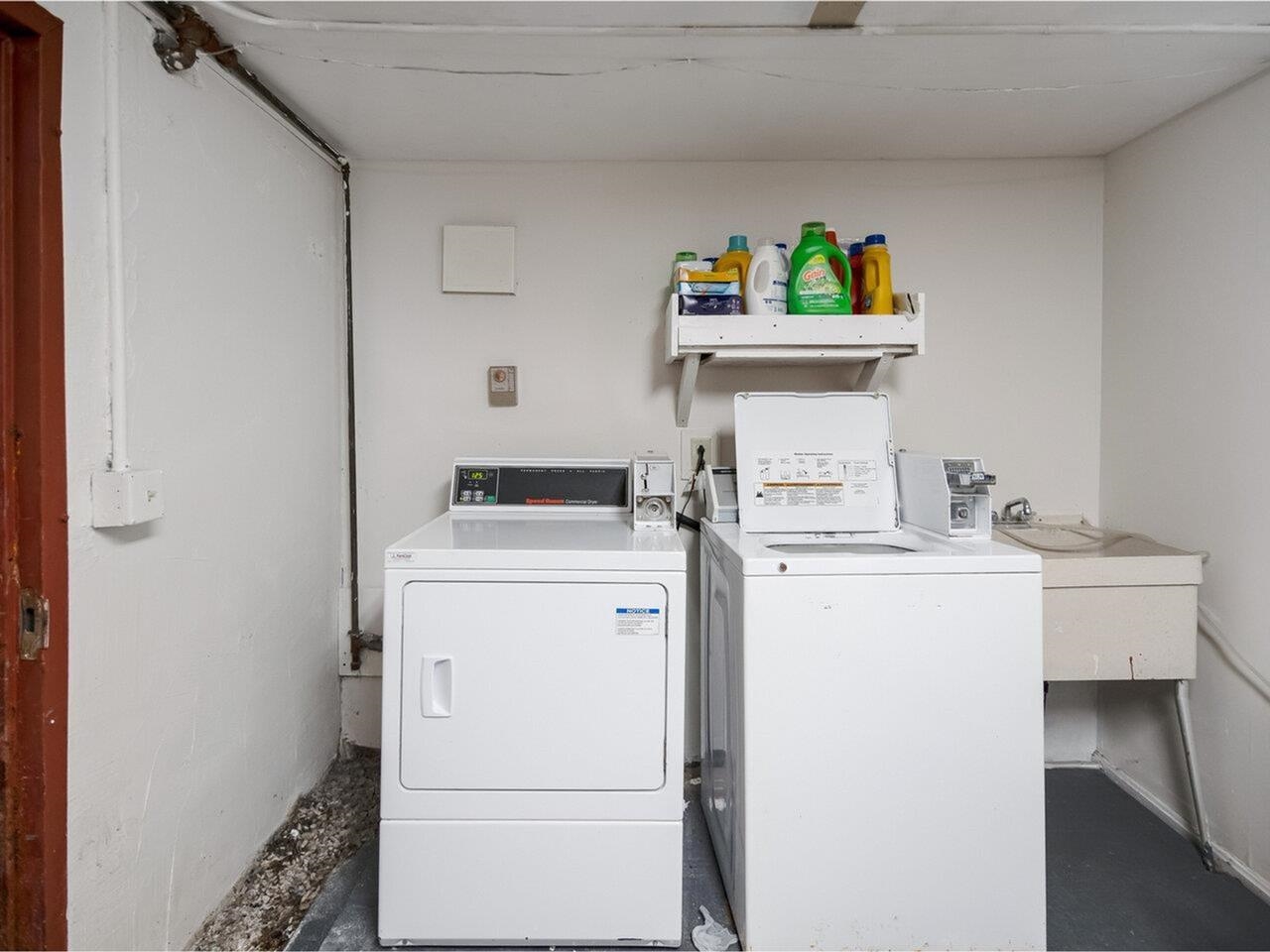 297 College Street Property Photo 15