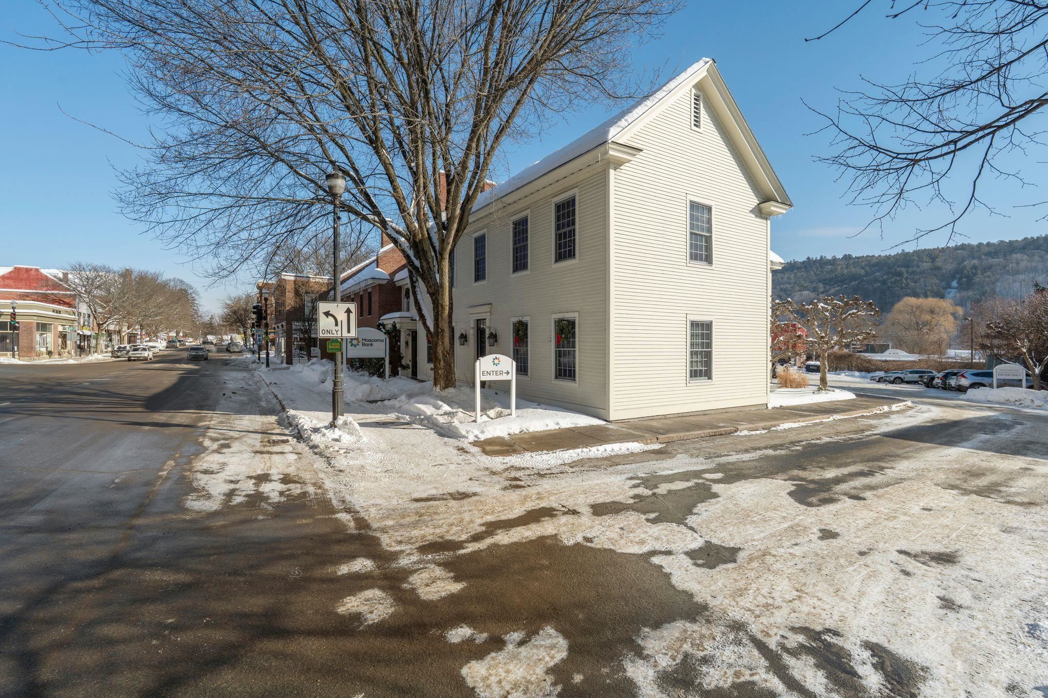 105 Main Street Property Photo 4