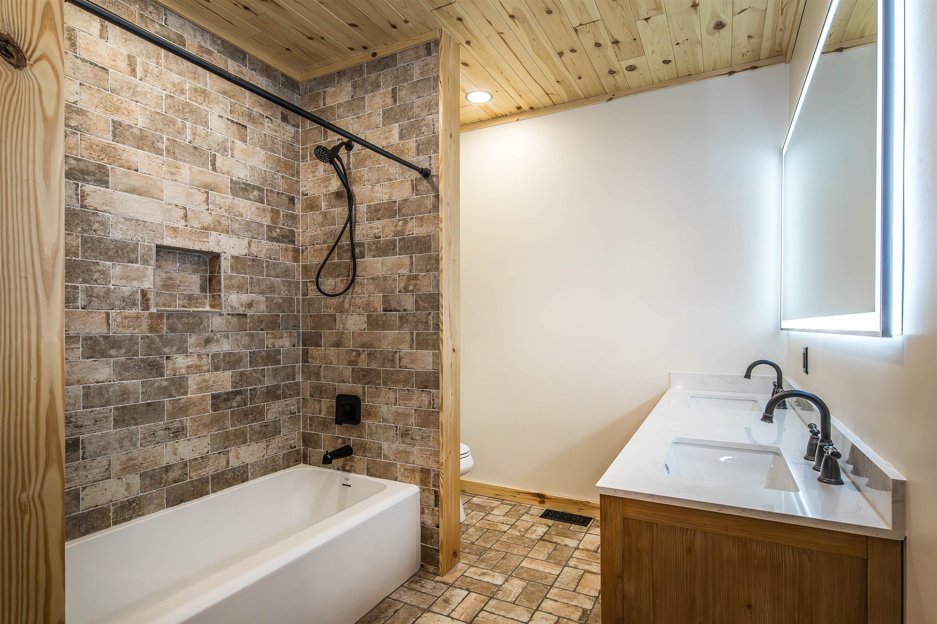 46 Deer Run Property Photo 8