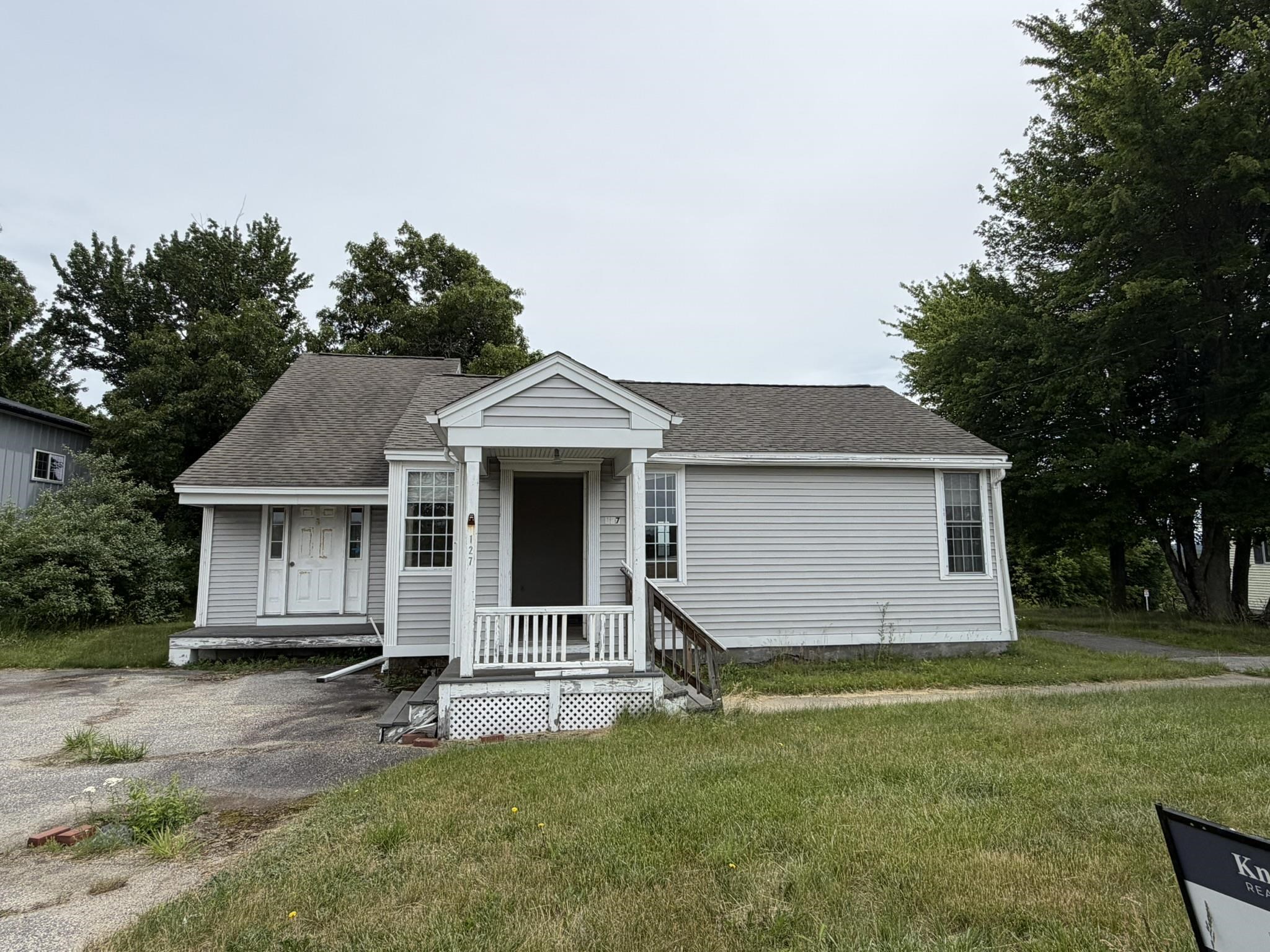 127 Daniel Webster Highway Property Photo 1