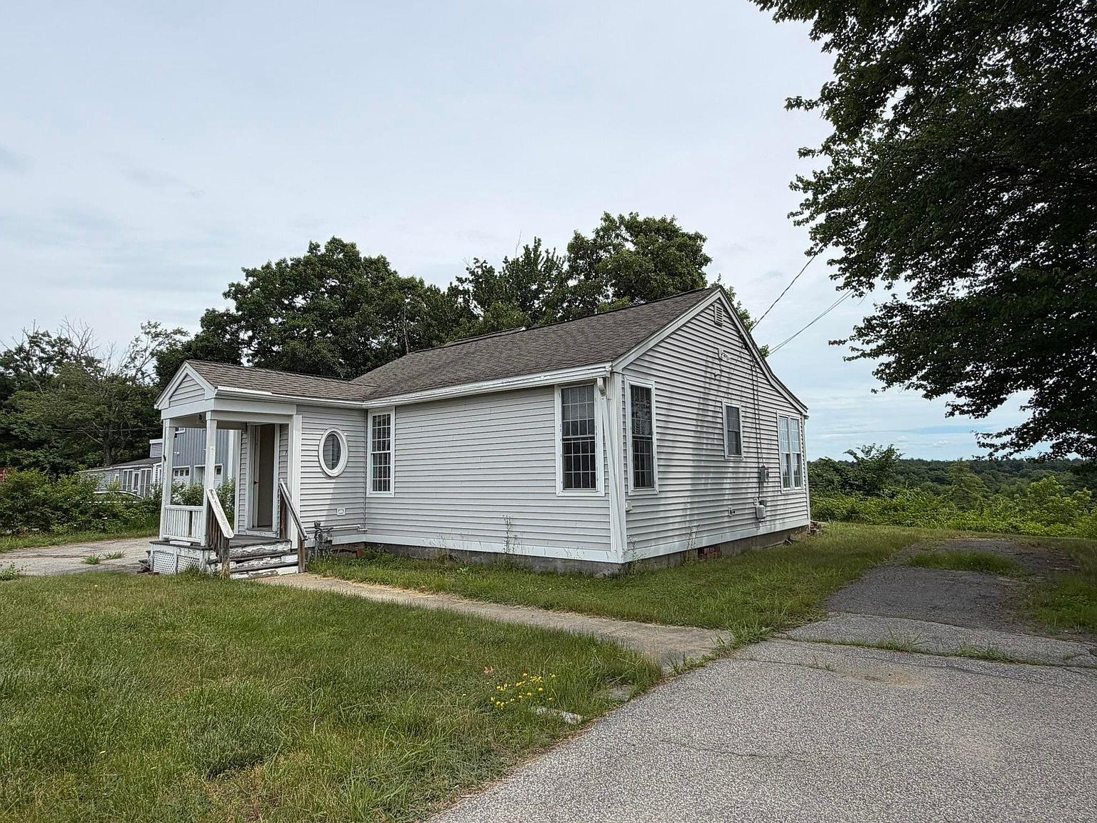 127 Daniel Webster Highway Property Photo 2