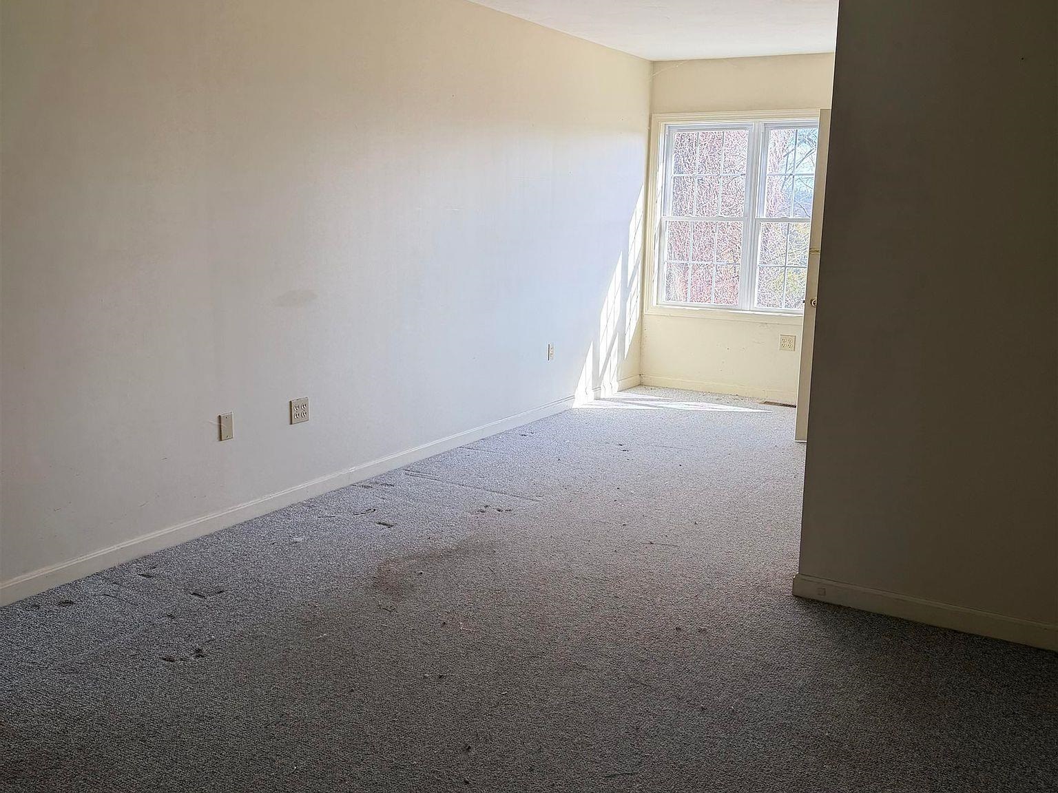 127 Daniel Webster Highway Property Photo 13