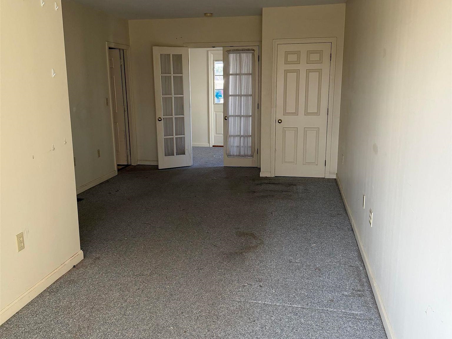 127 Daniel Webster Highway Property Photo 17