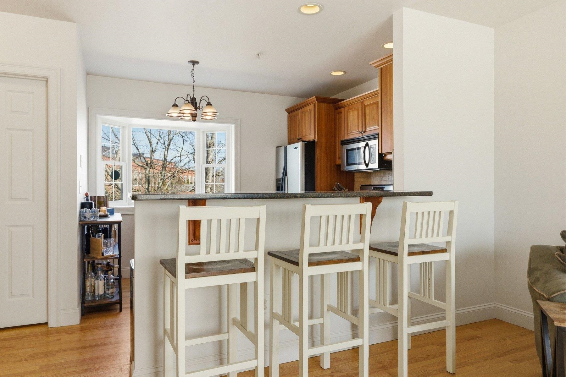 1039 Islington Street Property Photo 2