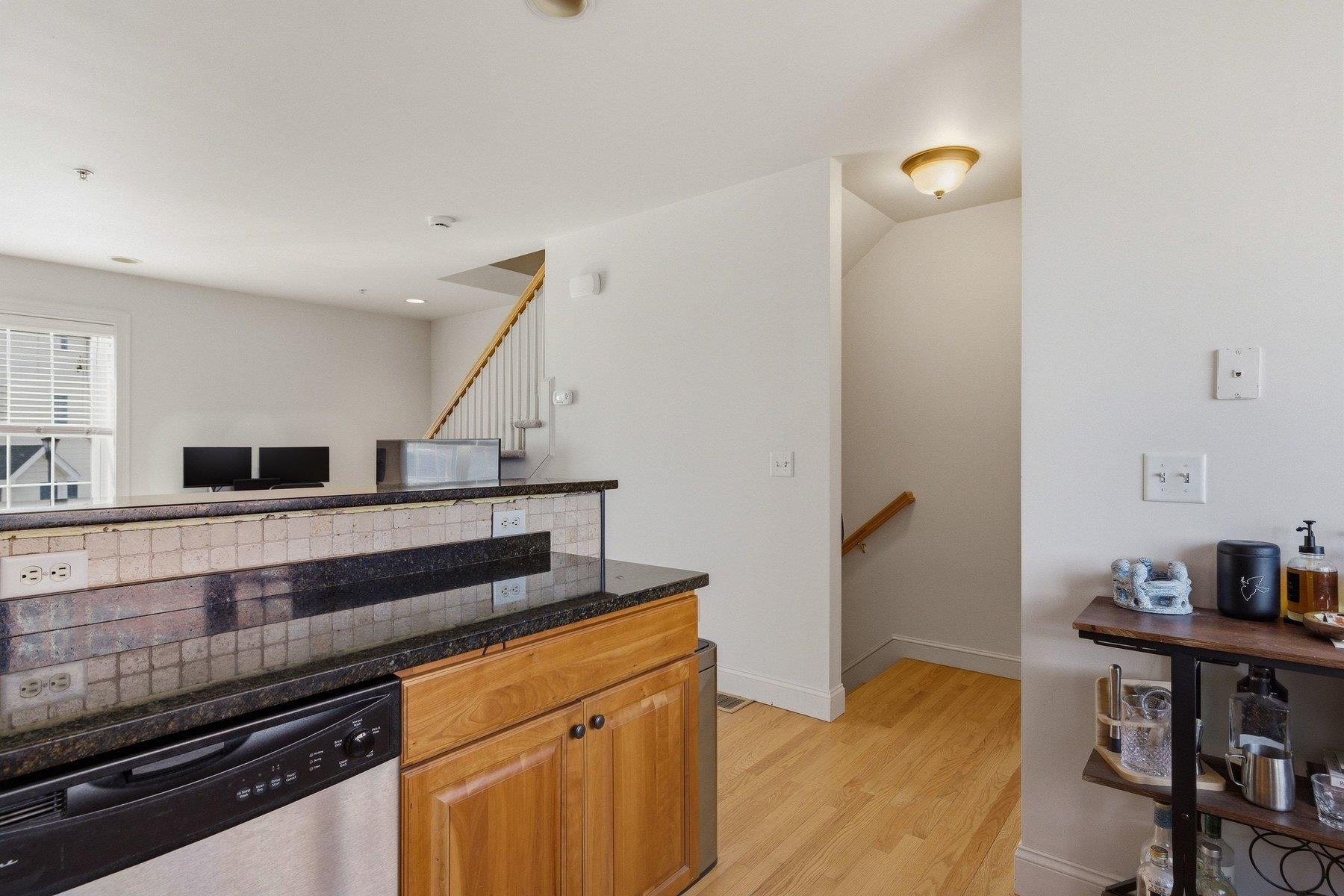 1039 Islington Street Property Photo 4