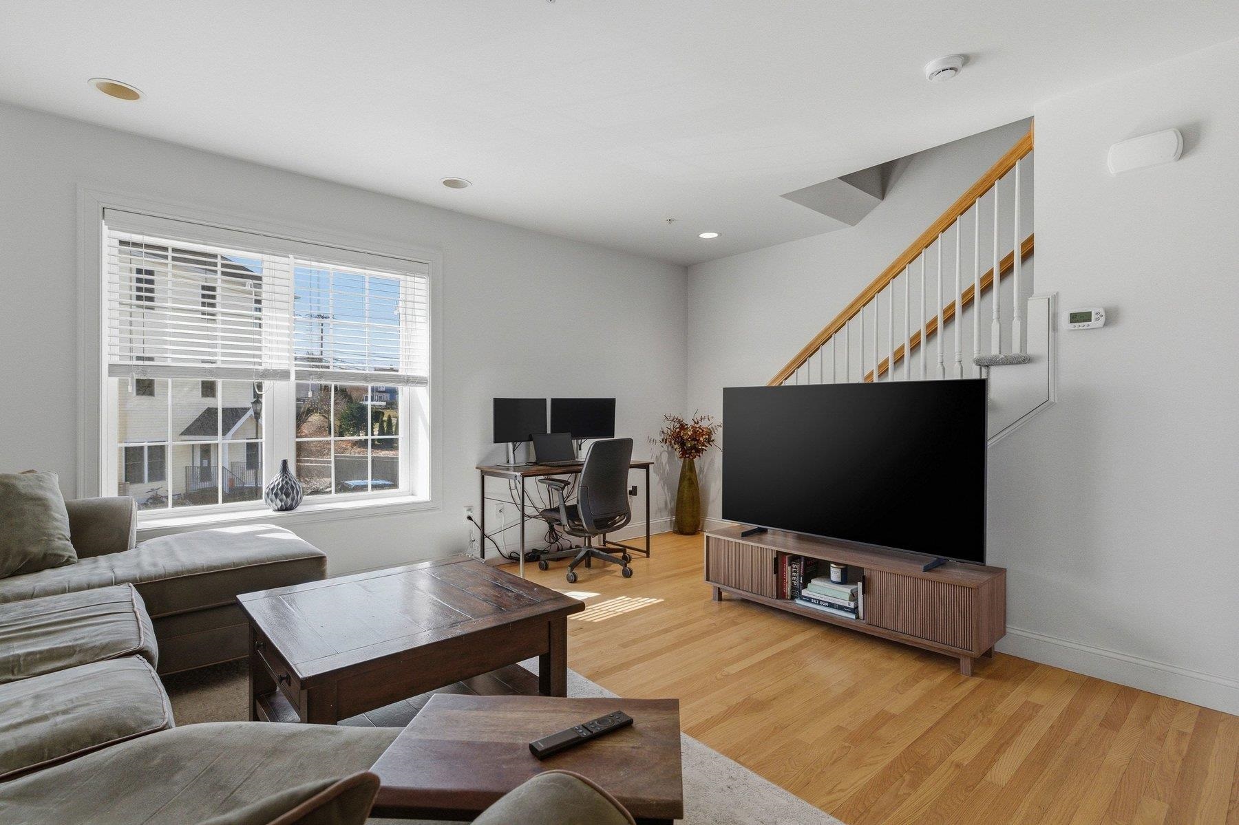 1039 Islington Street Property Photo 7