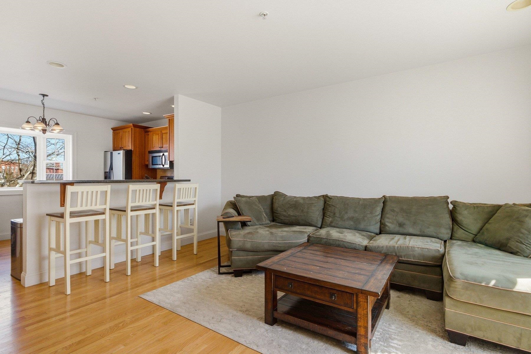1039 Islington Street Property Photo 8