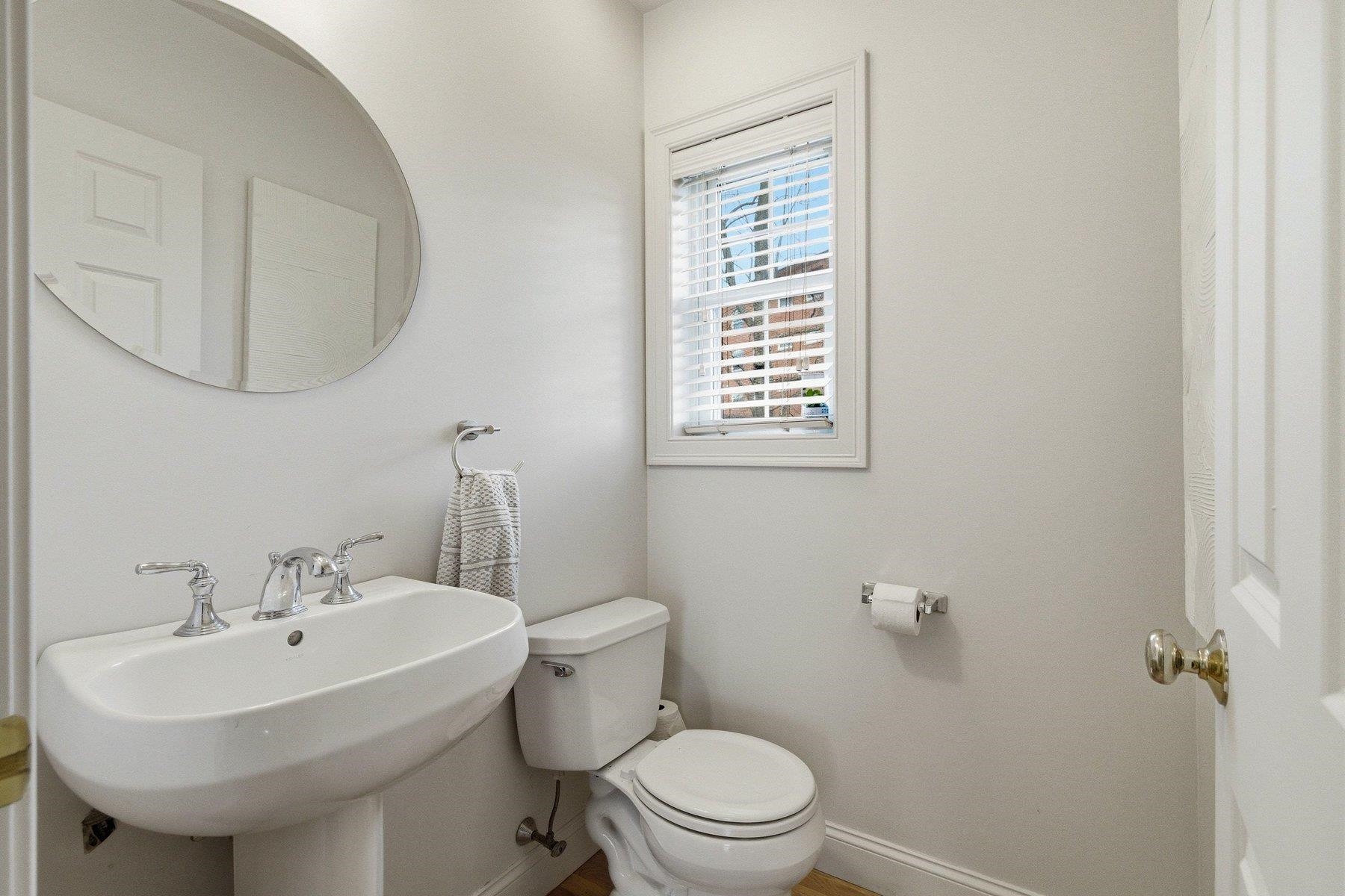 1039 Islington Street Property Photo 10