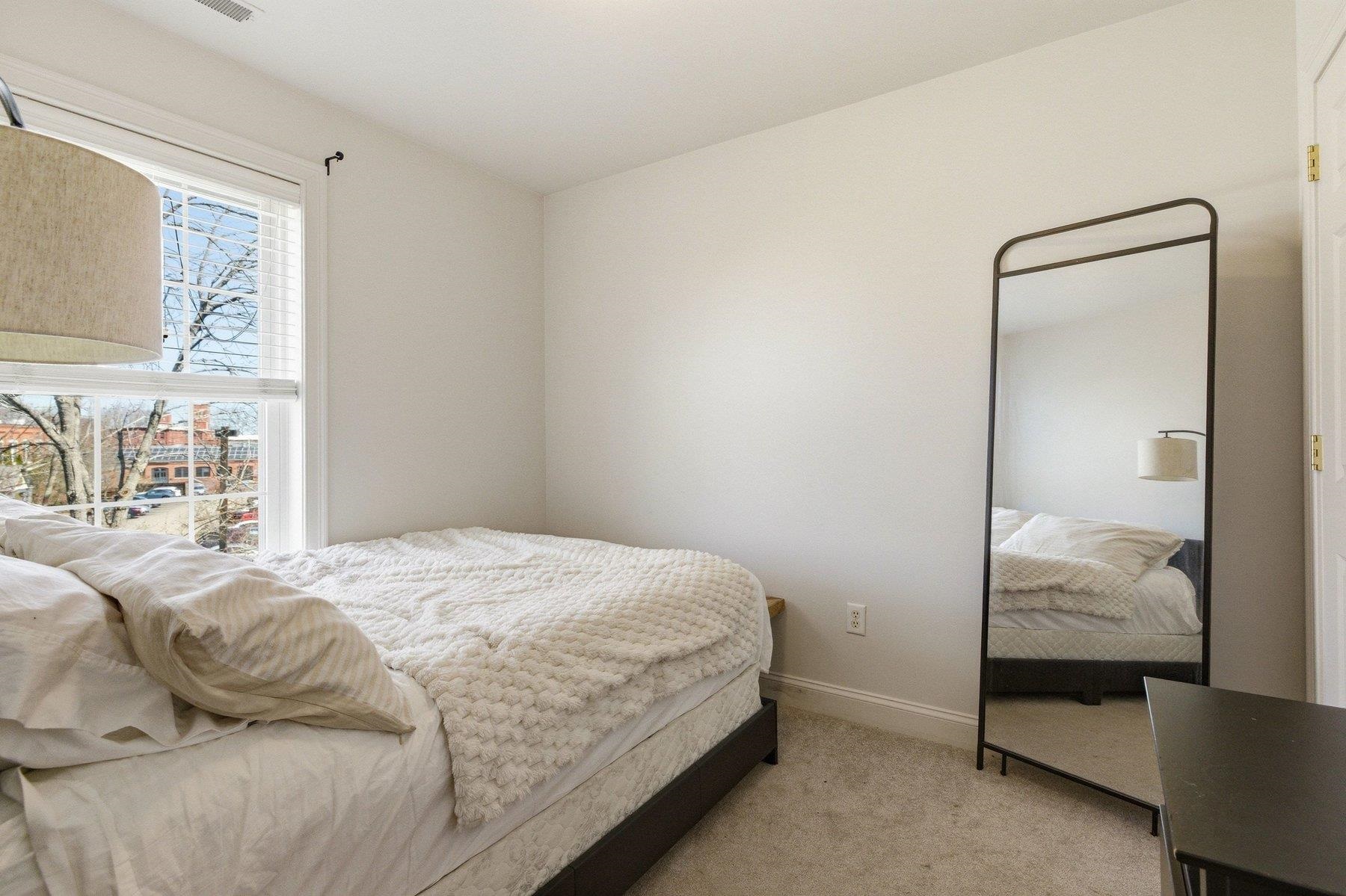 1039 Islington Street Property Photo 11