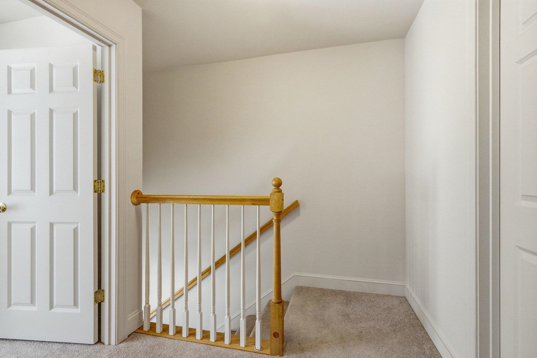 1039 Islington Street Property Photo 12