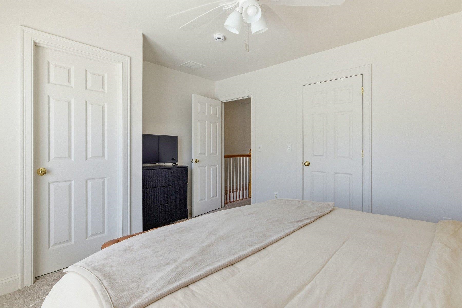 1039 Islington Street Property Photo 17