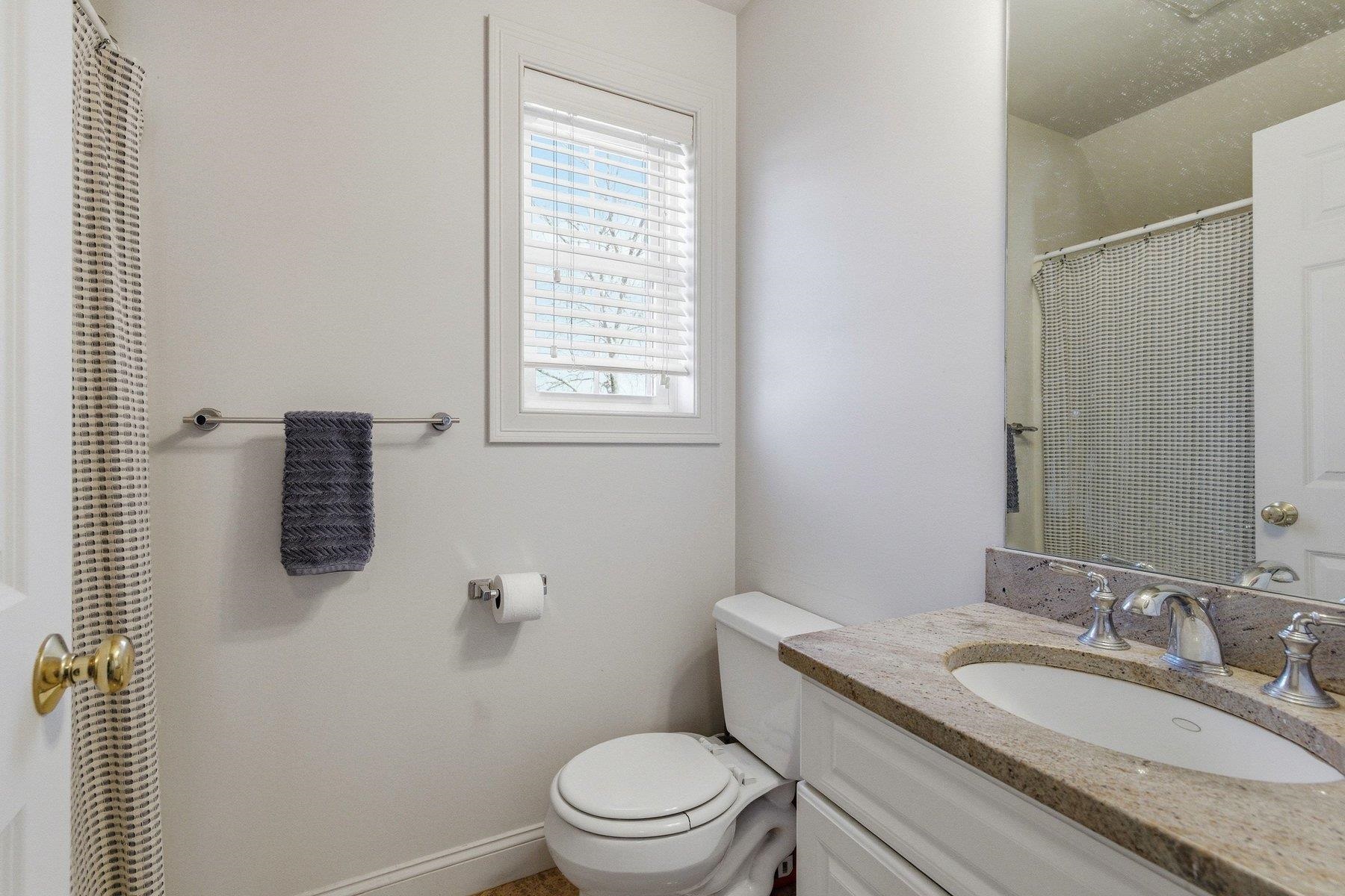1039 Islington Street Property Photo 19