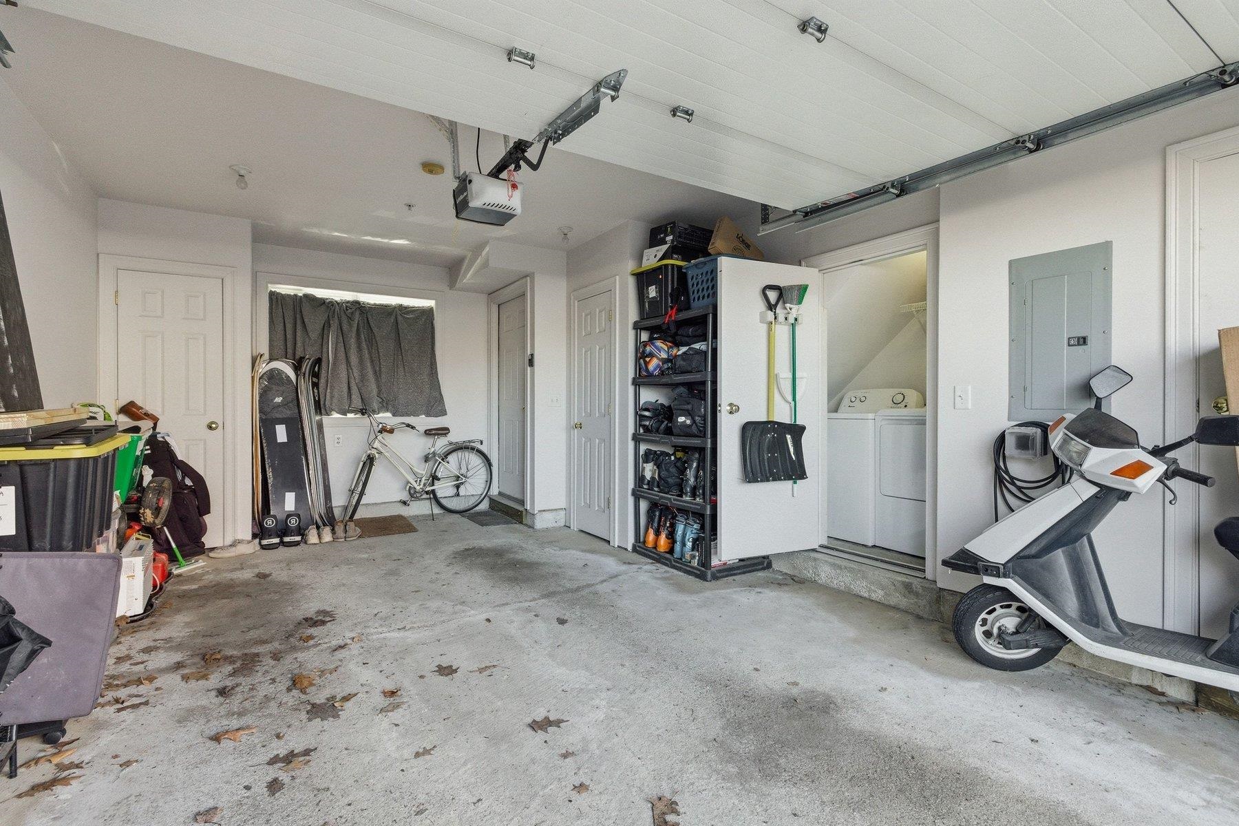 1039 Islington Street Property Photo 21
