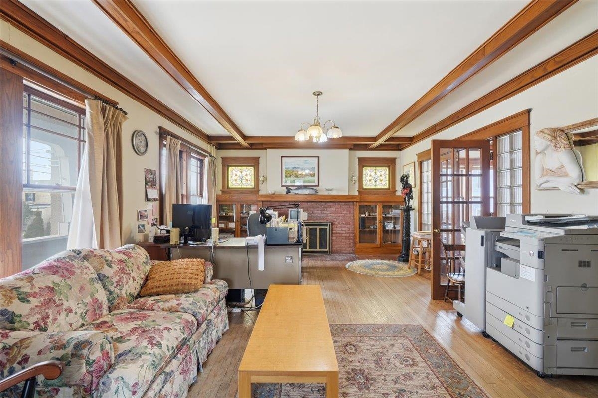 308 College Street Property Photo 5