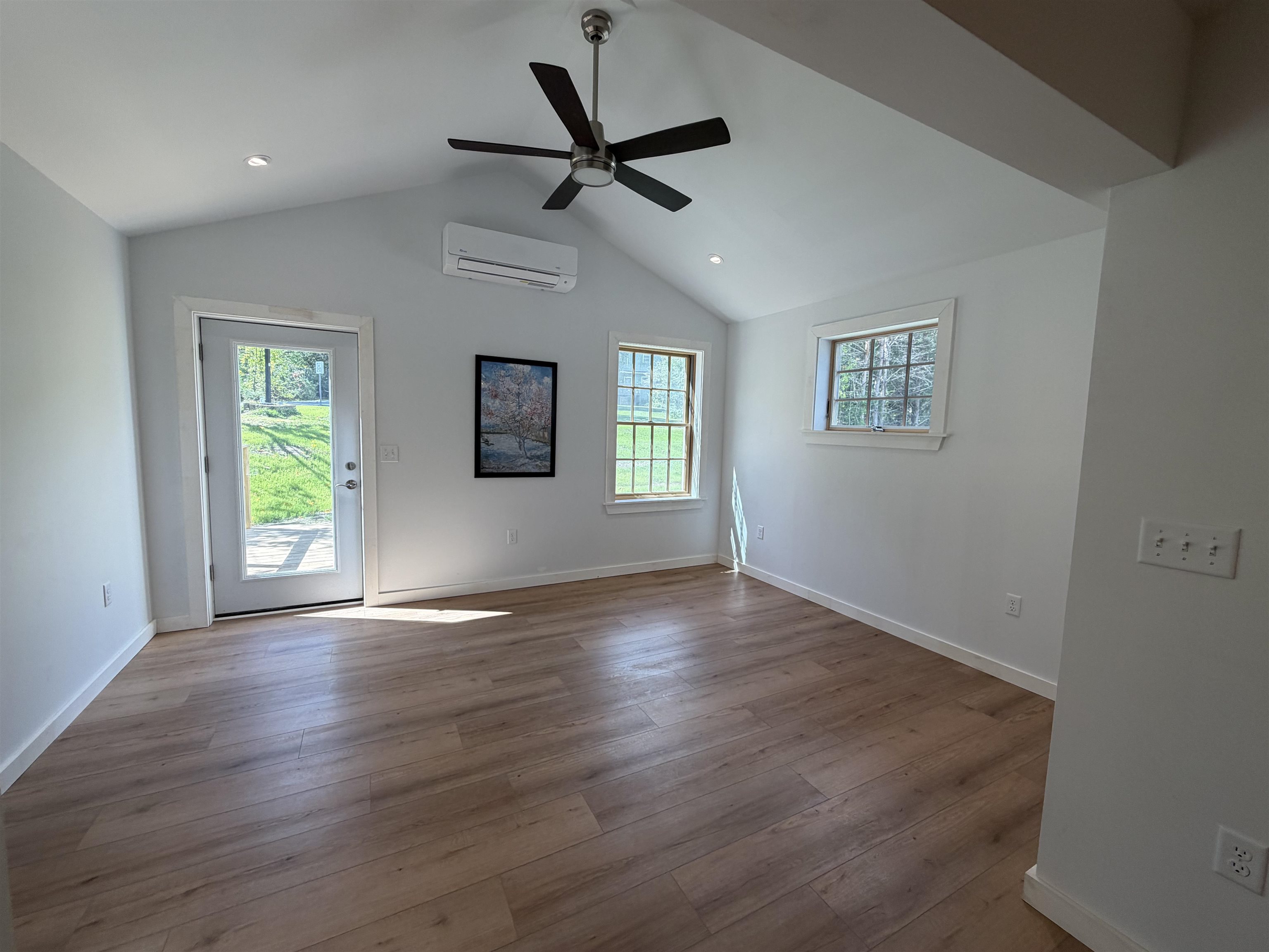 527 Jennings Brook Drive Property Photo 5