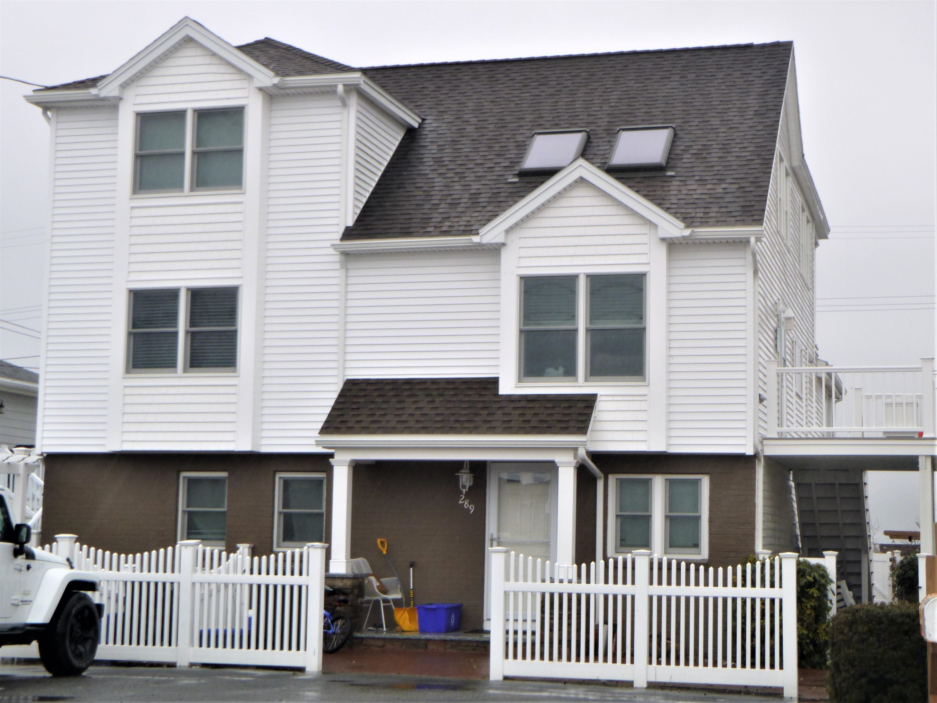 289 Portsmouth Avenue Property Photo 1