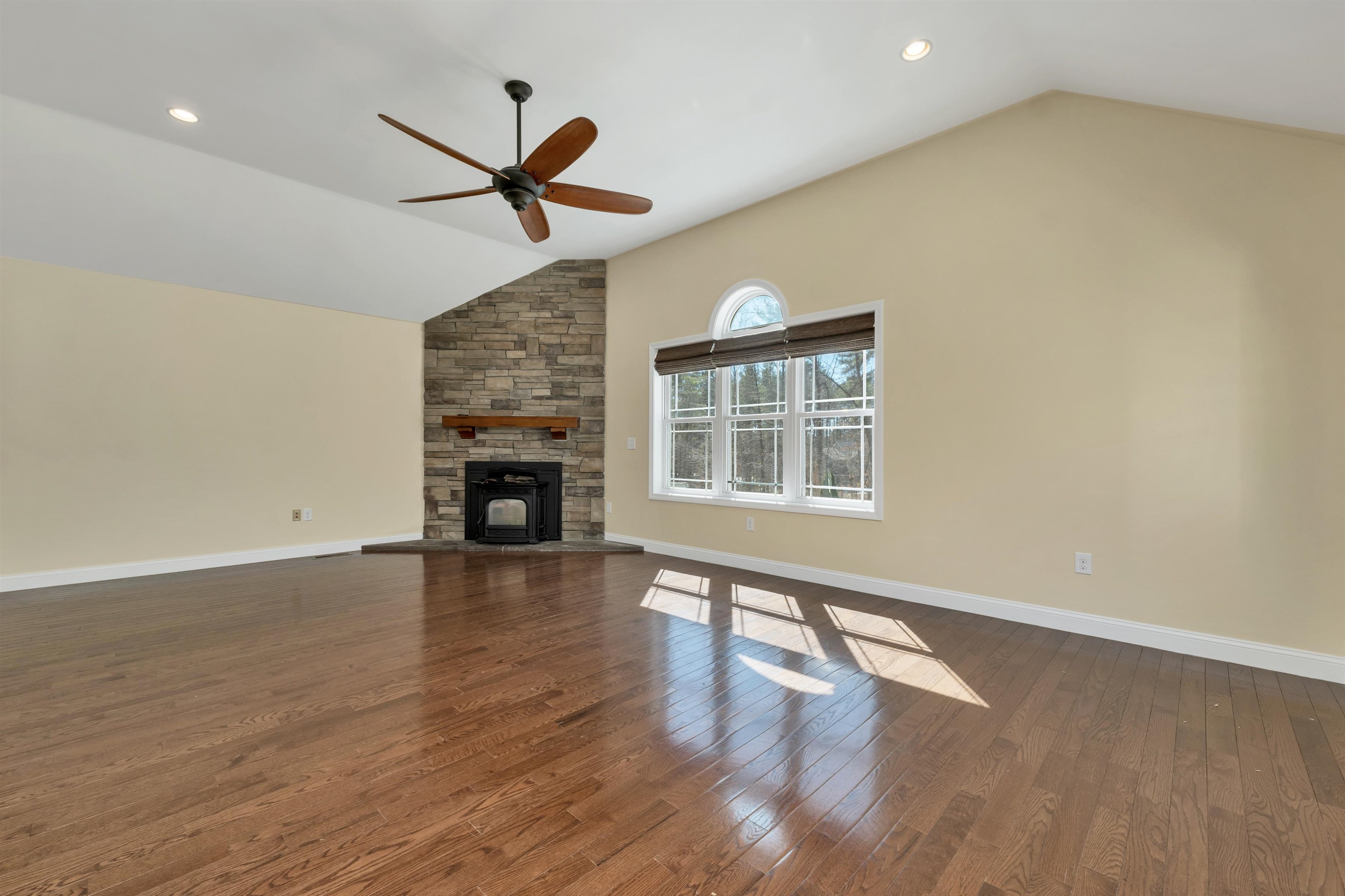 142 Worcester Road Property Photo 4