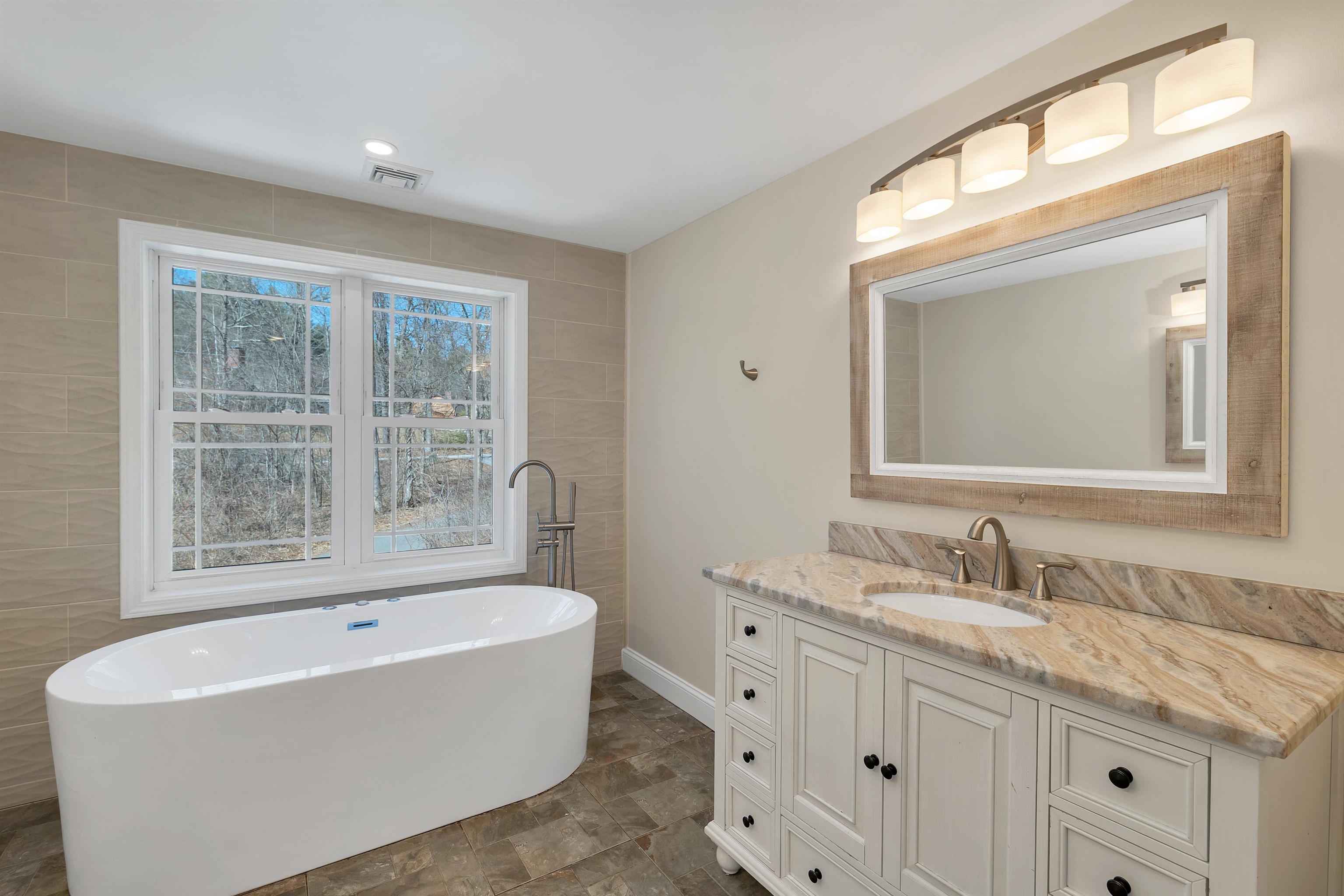 142 Worcester Road Property Photo 18