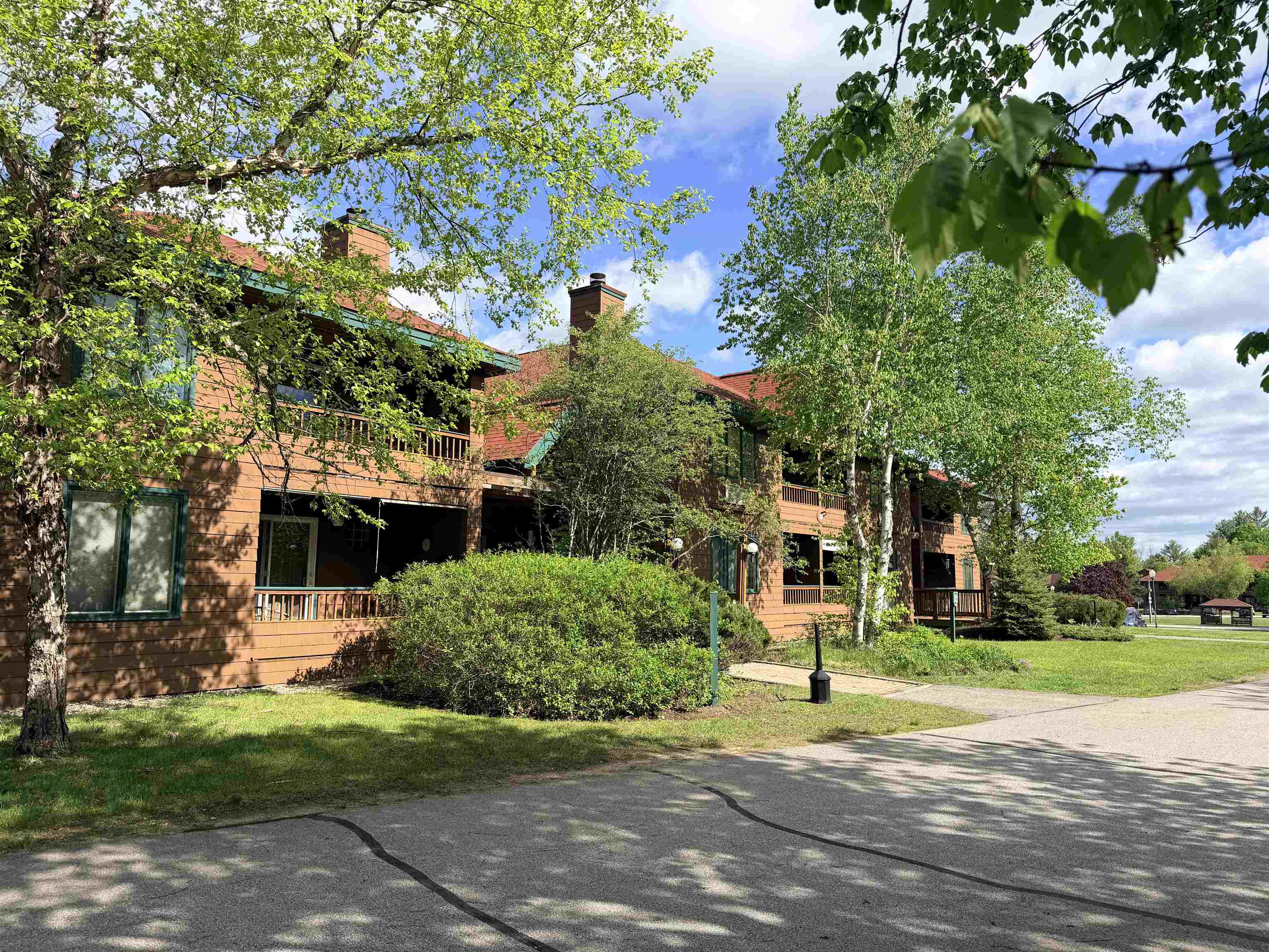 10 Lakeside W Drive Property Photo 3