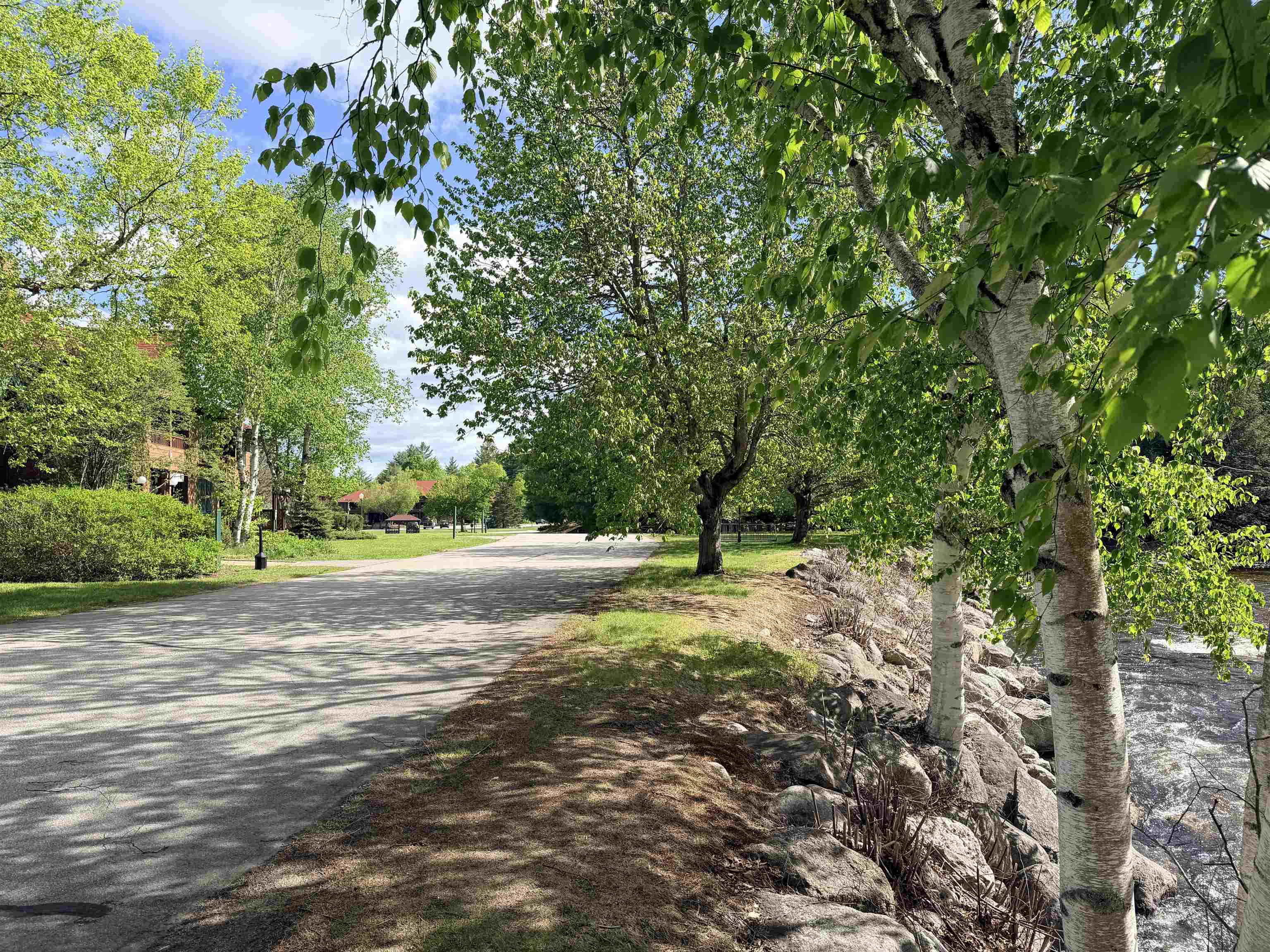 10 Lakeside W Drive Property Photo 4
