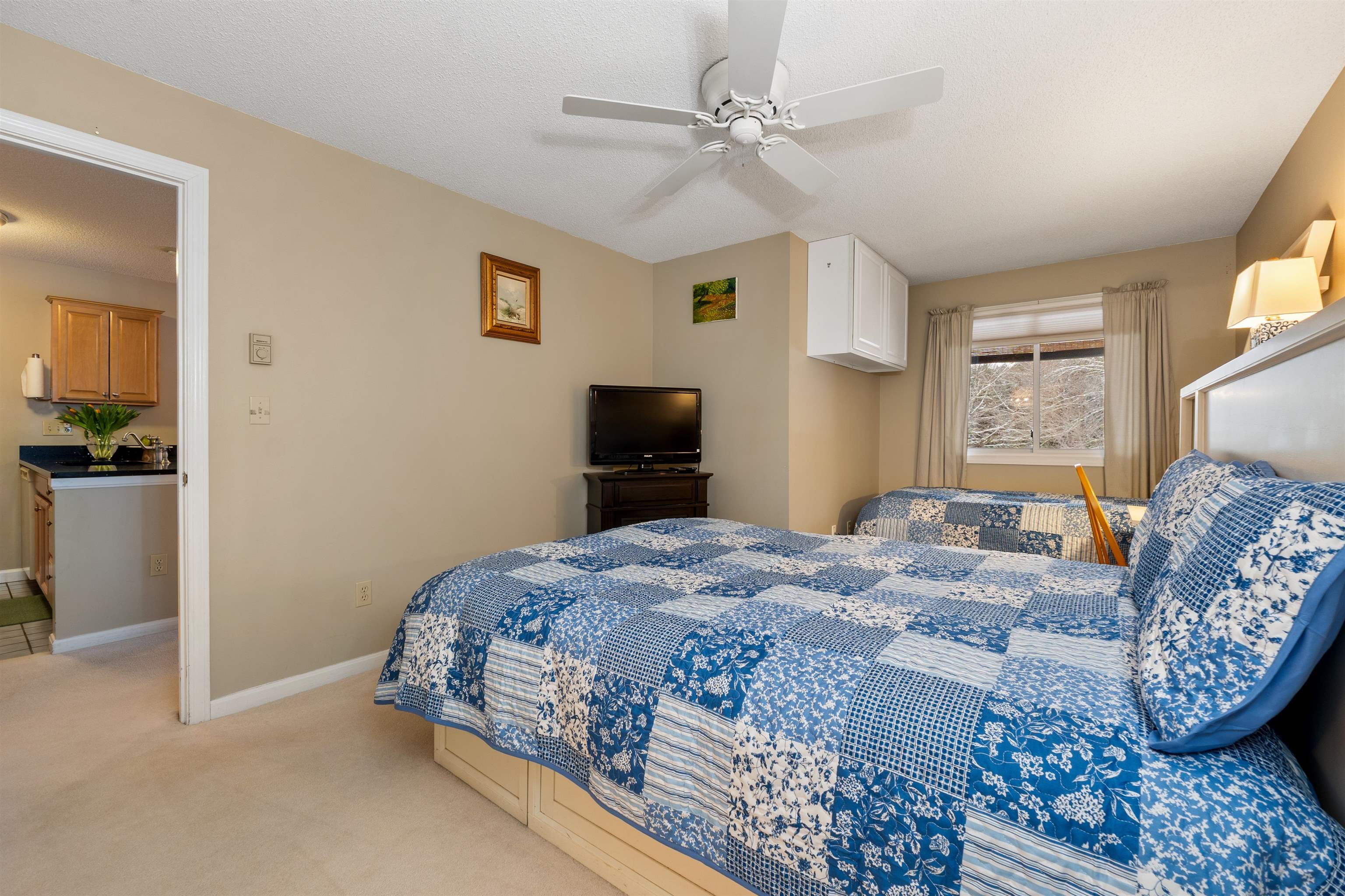10 Lakeside W Drive Property Photo 16