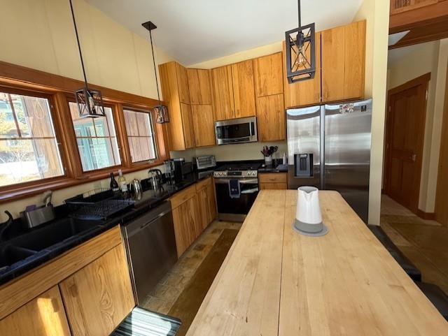 150 Woodcrest Property Photo 3