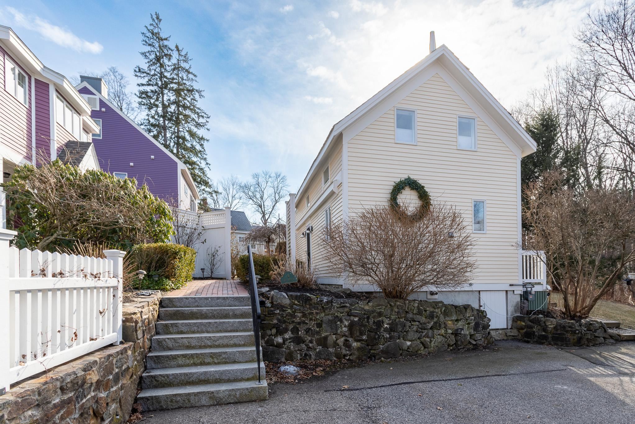 774 Middle Street Property Photo 1