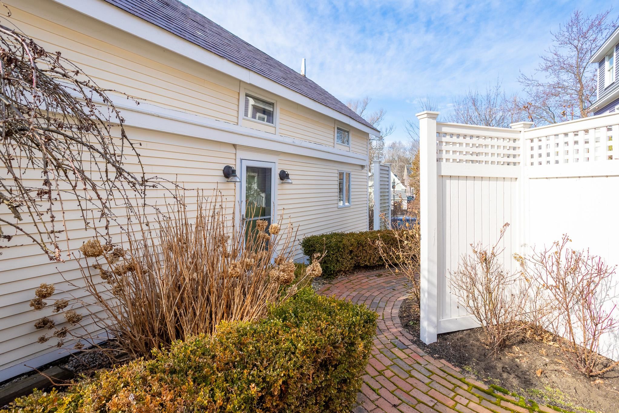 774 Middle Street Property Photo 4