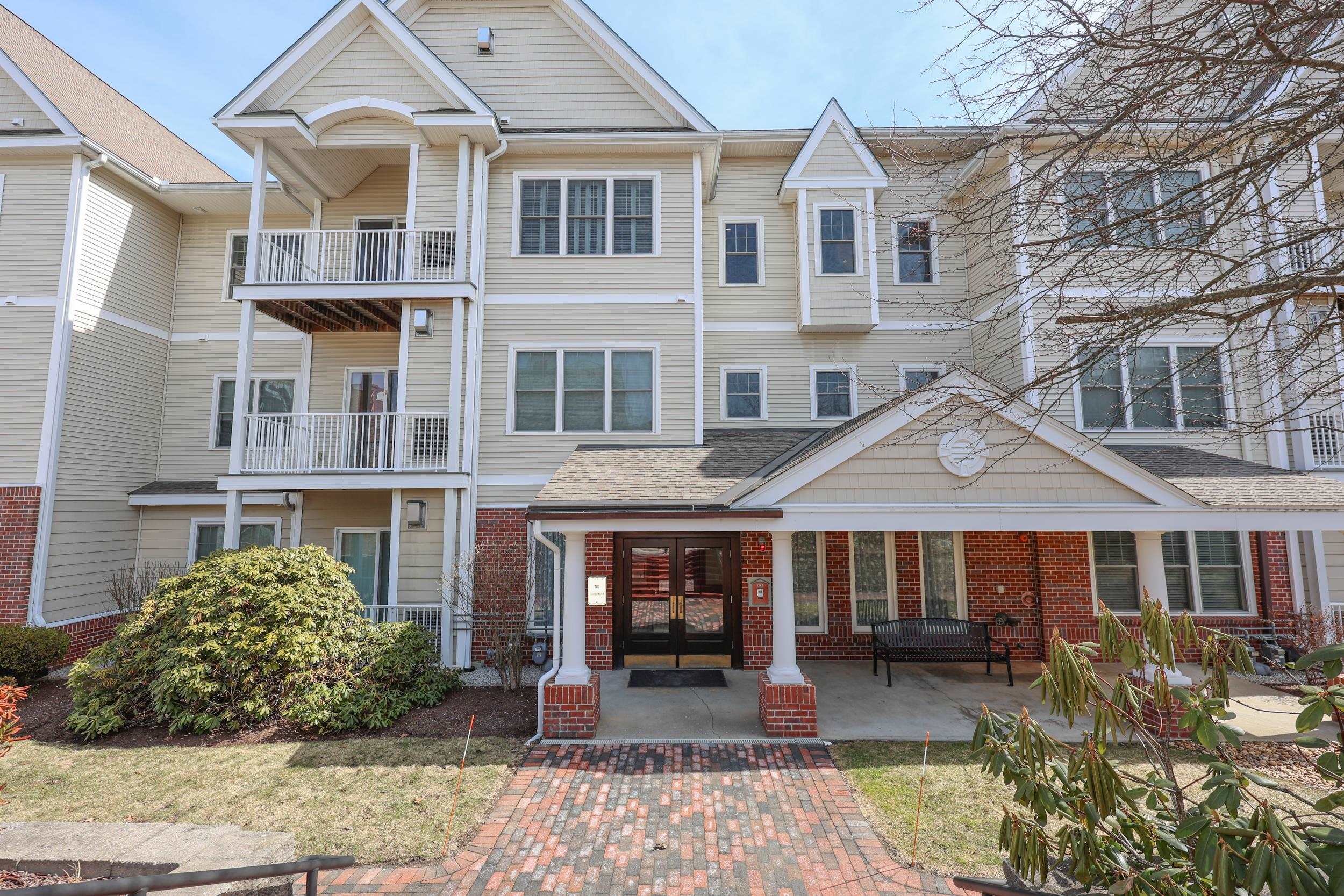 160 Daniel Webster Highway Property Photo 1