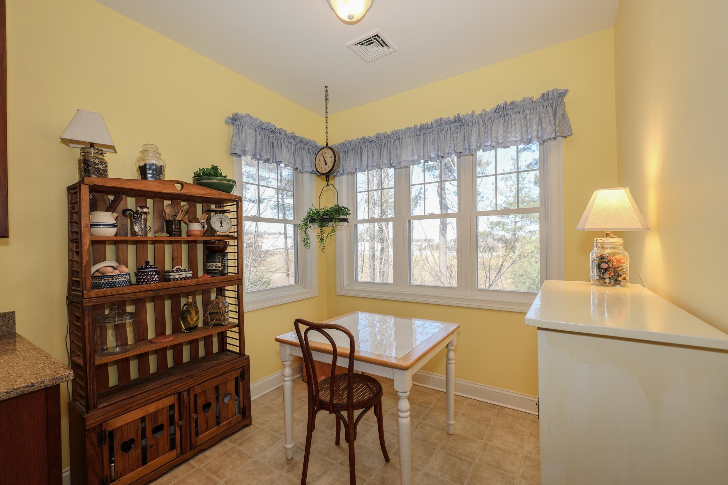 160 Daniel Webster Highway Property Photo 8