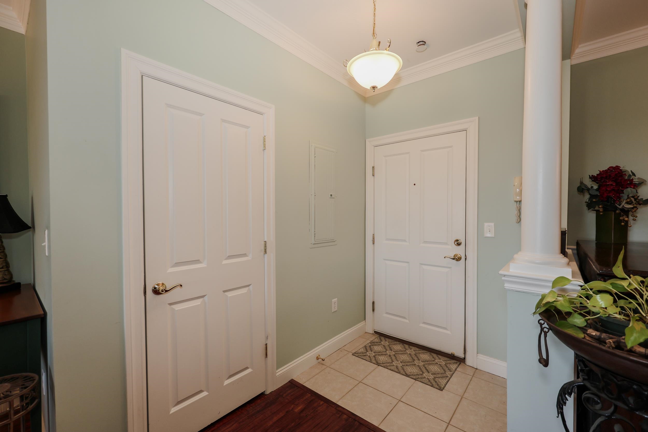 160 Daniel Webster Highway Property Photo 14