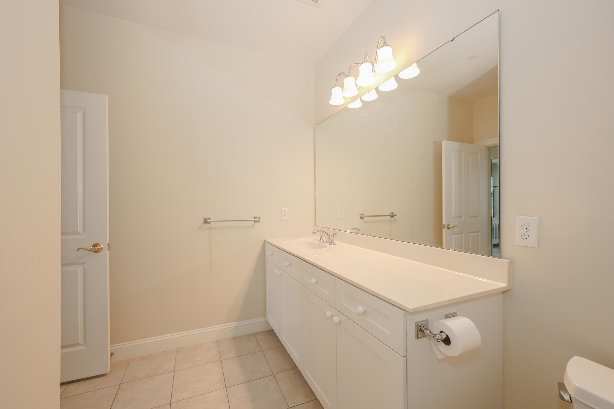 160 Daniel Webster Highway Property Photo 24