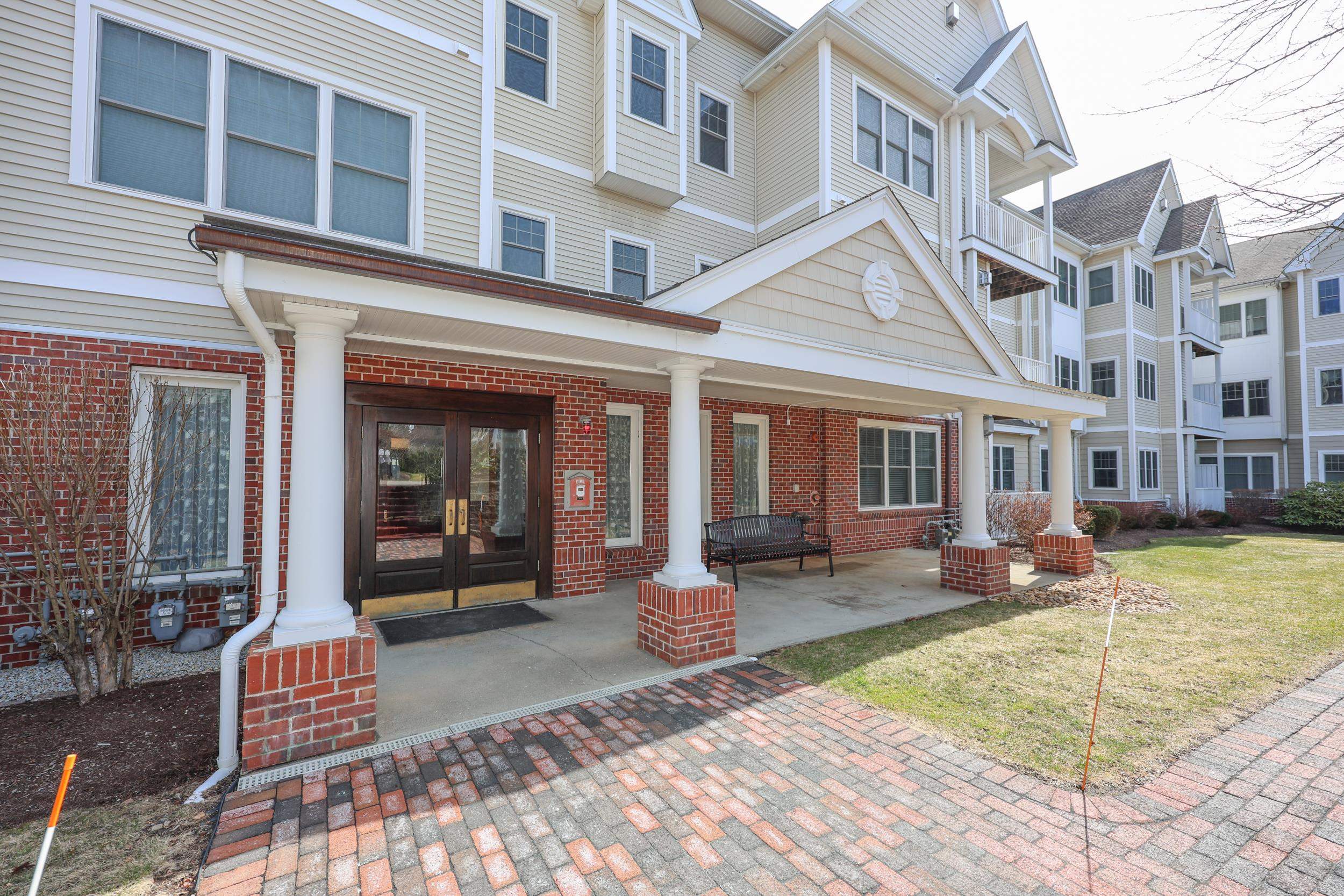 160 Daniel Webster Highway Property Photo 46
