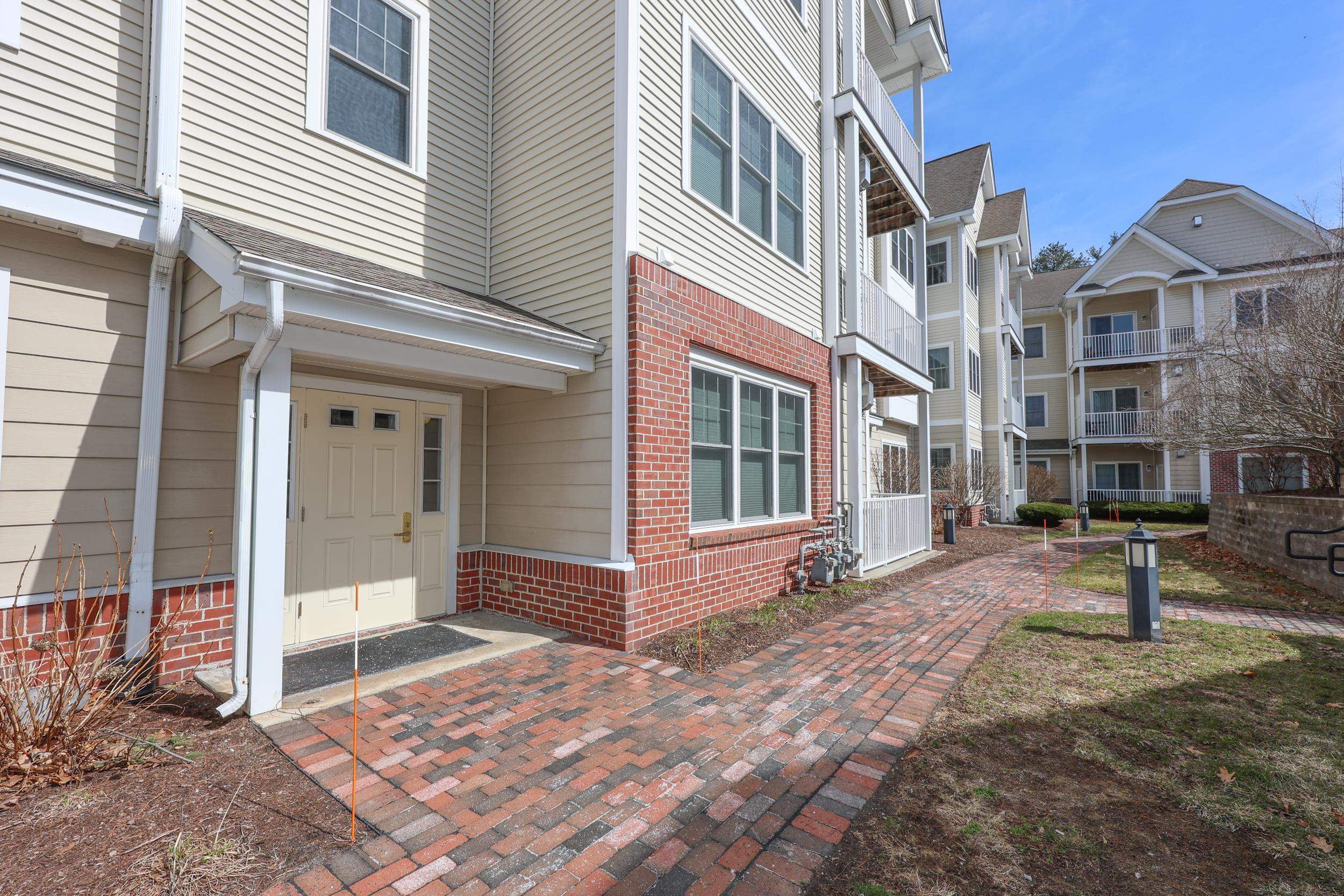 160 Daniel Webster Highway Property Photo 49