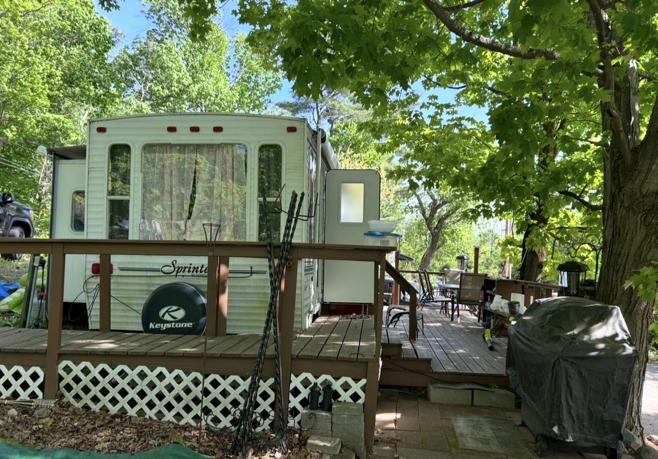 6 Viewland Court Property Photo 3