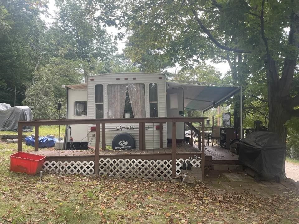 6 Viewland Court Property Photo 4