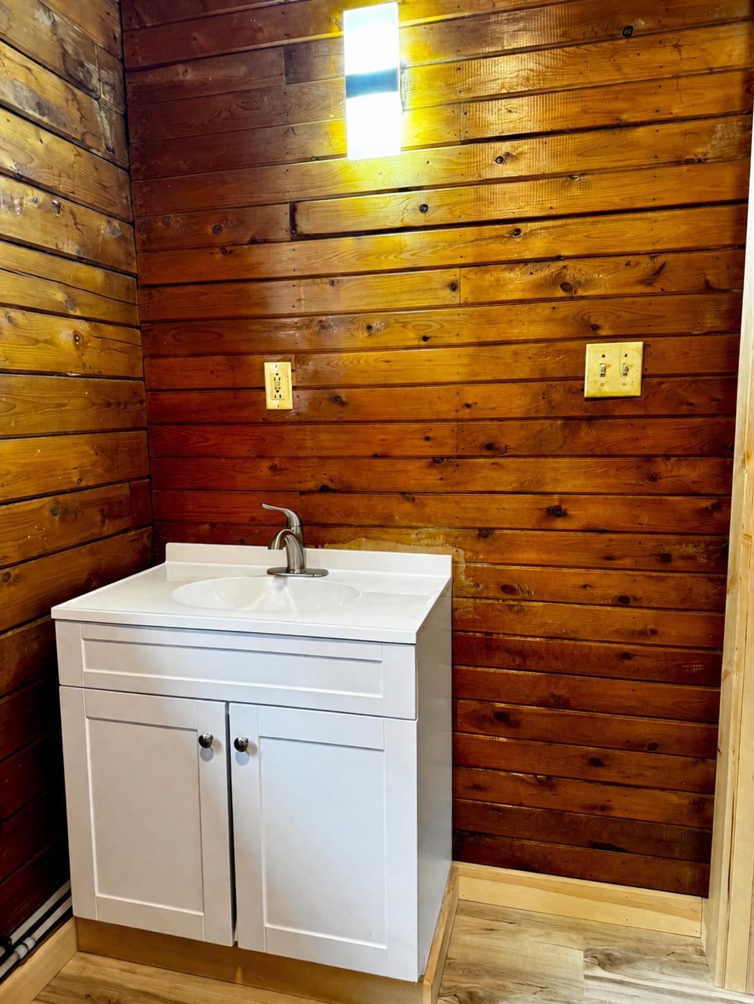 975 Newark Pond Road Property Photo 8