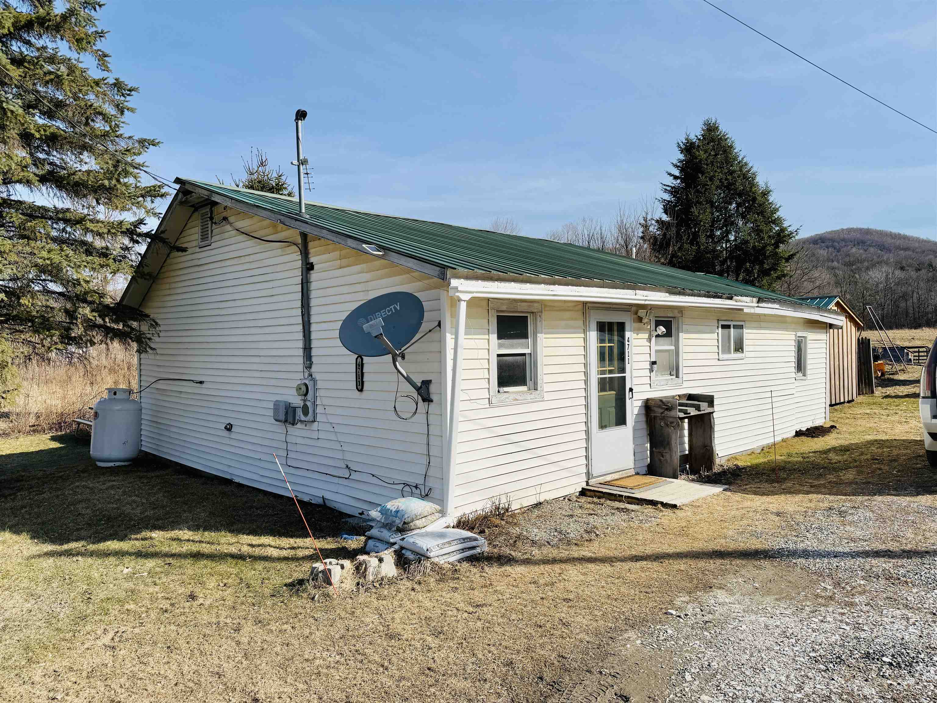 4711 Main Road Property Photo 2