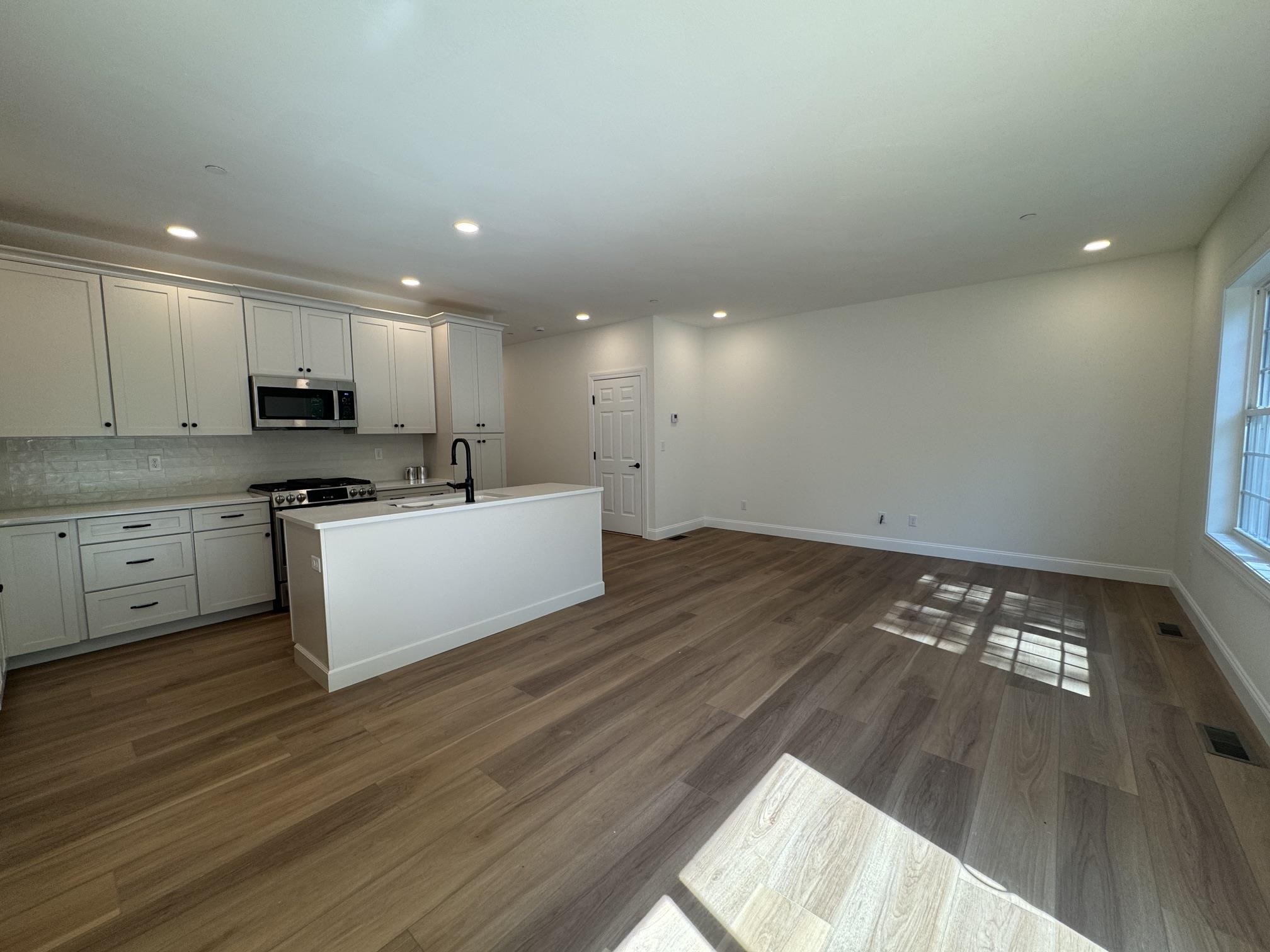 5c Dearborn Circle Property Photo 4