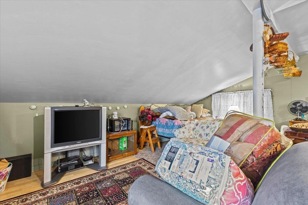 49 Russell Street Property Photo 37
