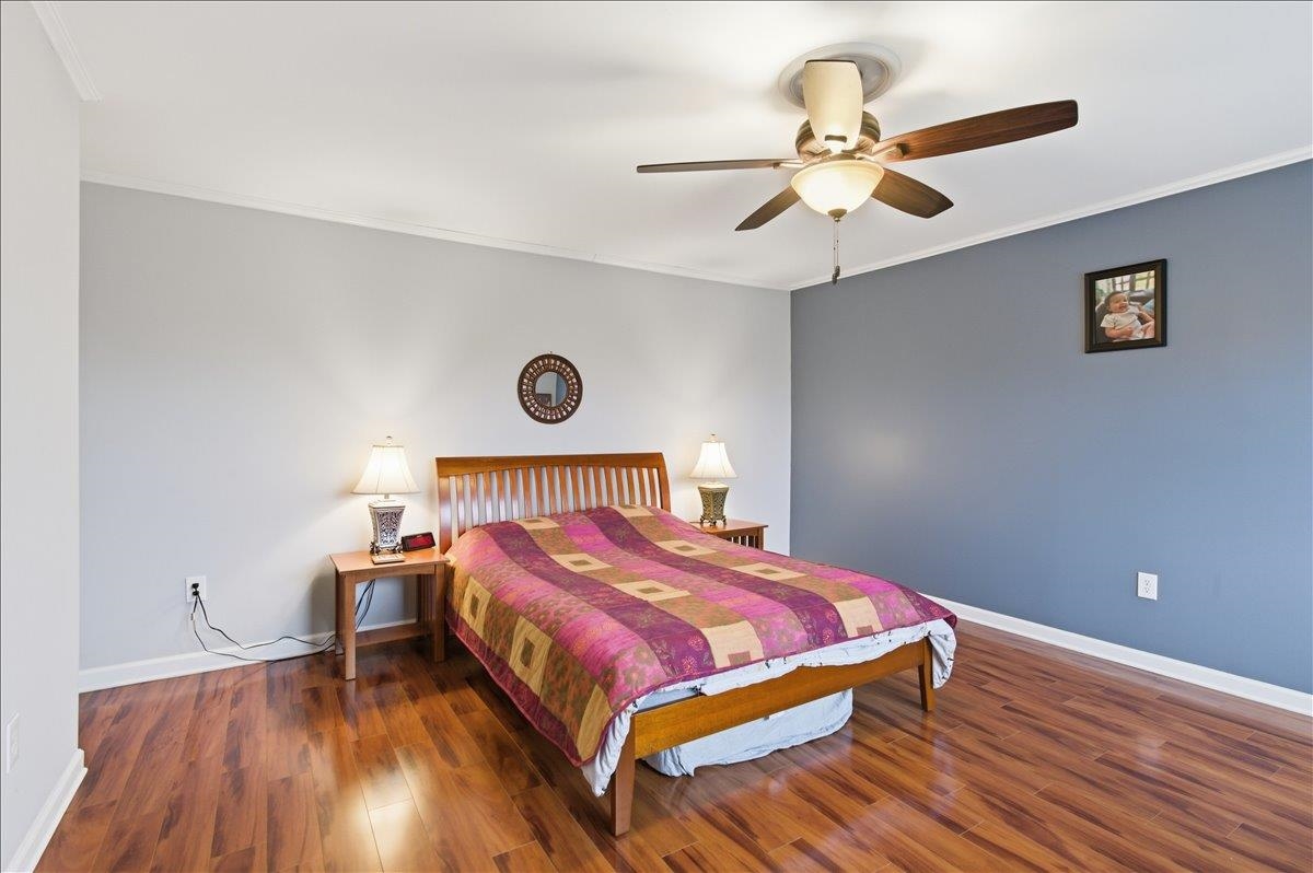 11 Floral Street Property Photo 32