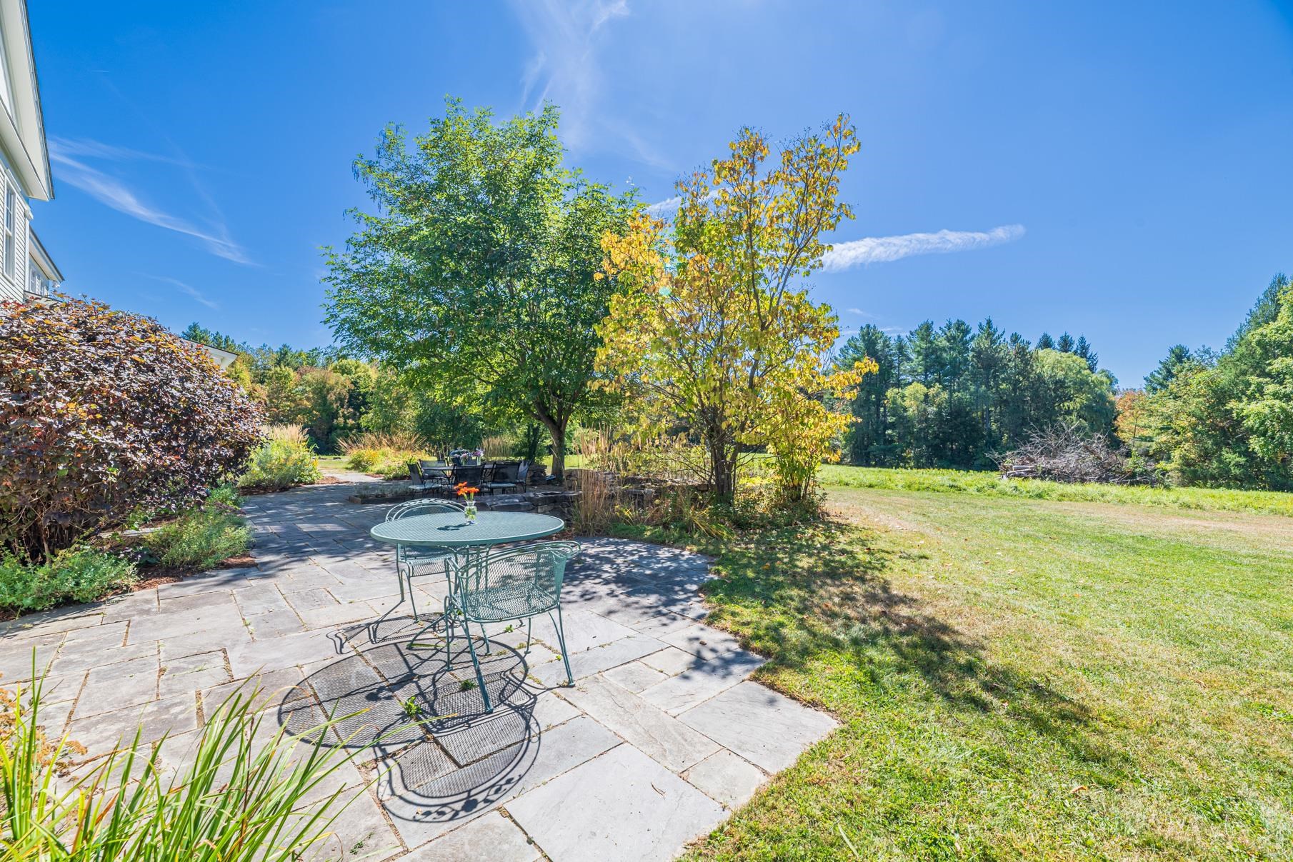 68 Green Peak Orchard S. Property Photo 43