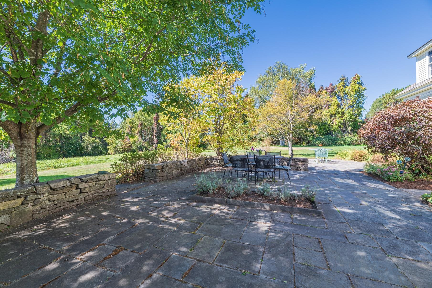 68 Green Peak Orchard S. Property Photo 44