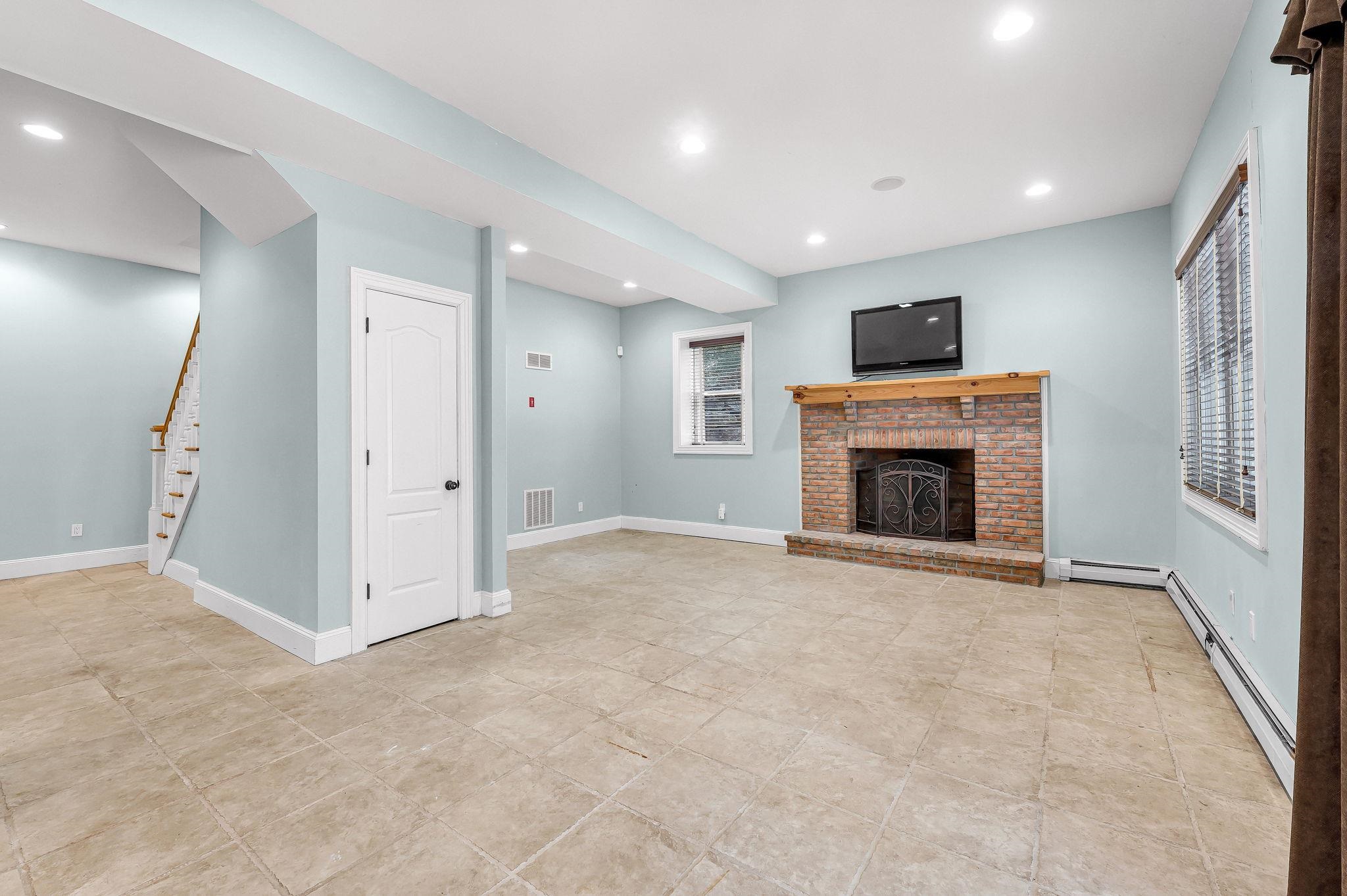 556 Saw Mill Road Property Photo 29